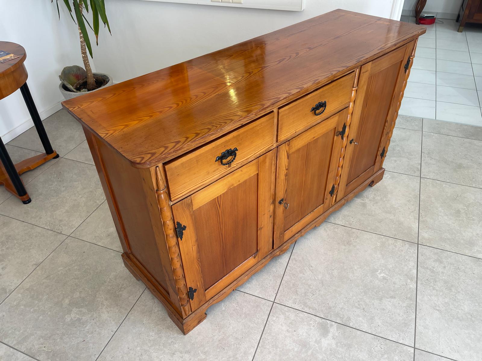 Bäuerliche Anrichte Kommode Sideboard Bauerschrank G1281