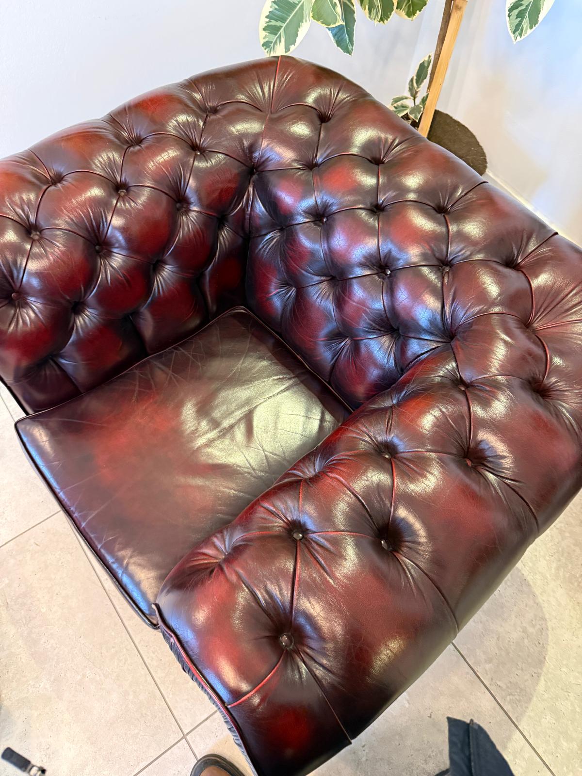 Chesterfield Ensemble 3 teilig Ledersofa Fauteuils Clubmöbel Cultmöbel D1110