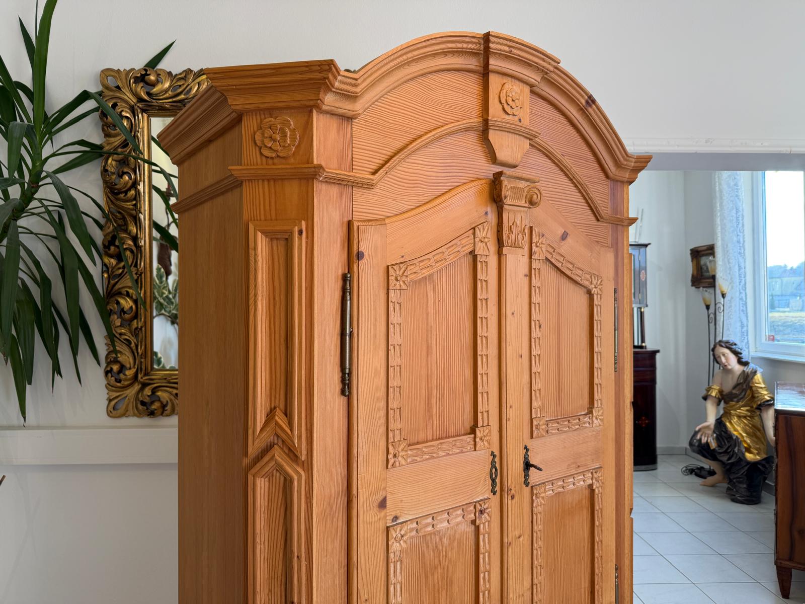 Bauernschrank Landhausschrank Barockstil Kleiderkasten Weichholz Alt & Antik G1051