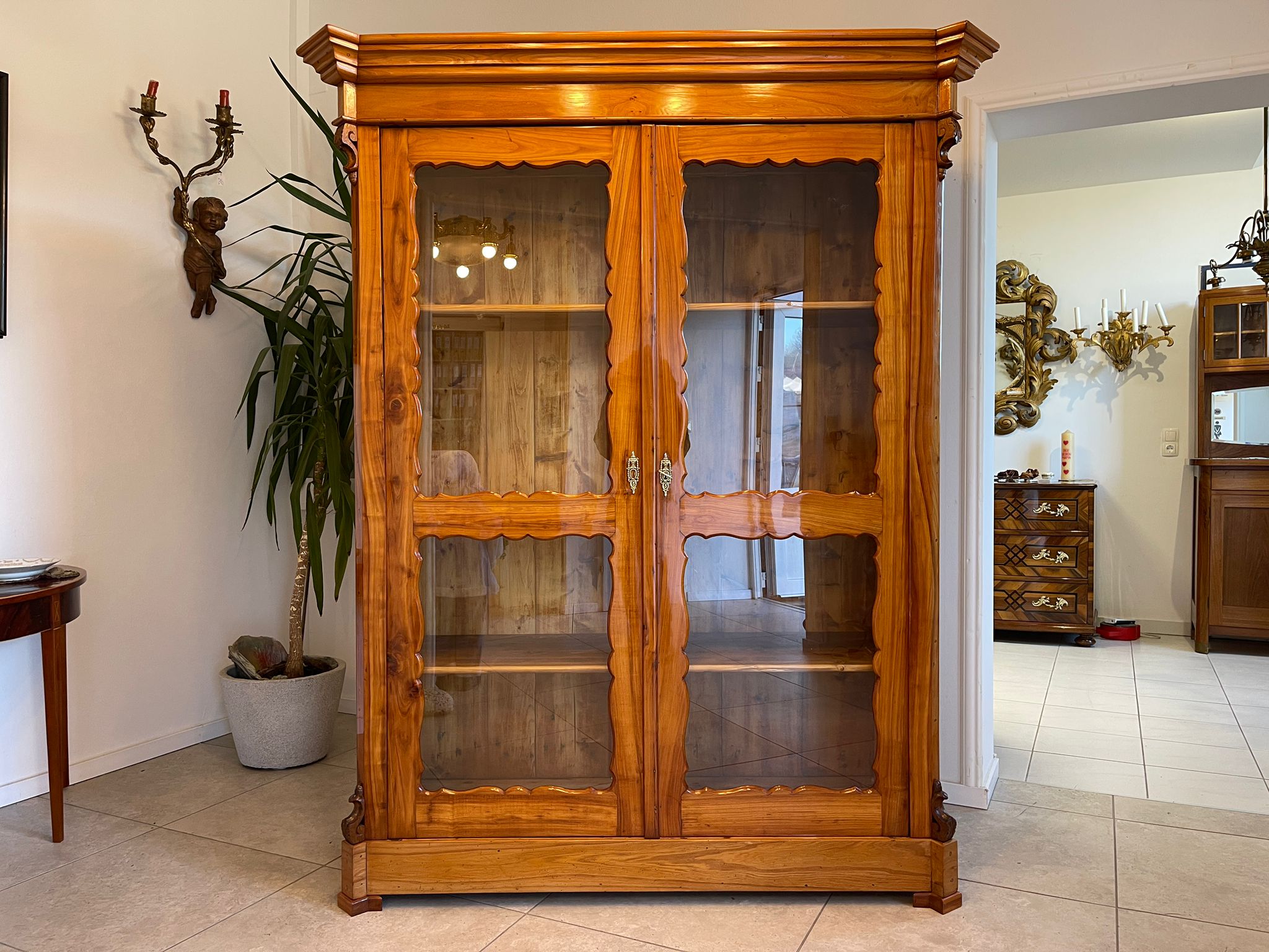 f2f70e8f-aa6f-4aa8-bb02-b9fb53d5f3f7 Biedermeier Bücherschrank Antique Kirschholz Glasvitrine Restauriert A5108