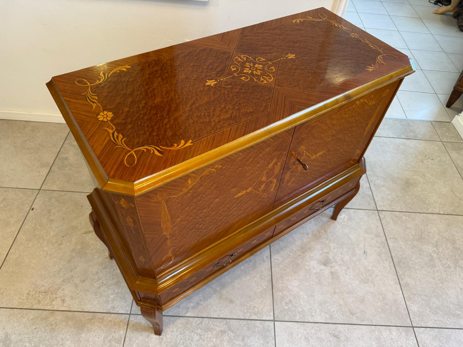 Geschweifte Anrichte Sideboard Kommode Barockstil Stilmöbel ifantik D1228