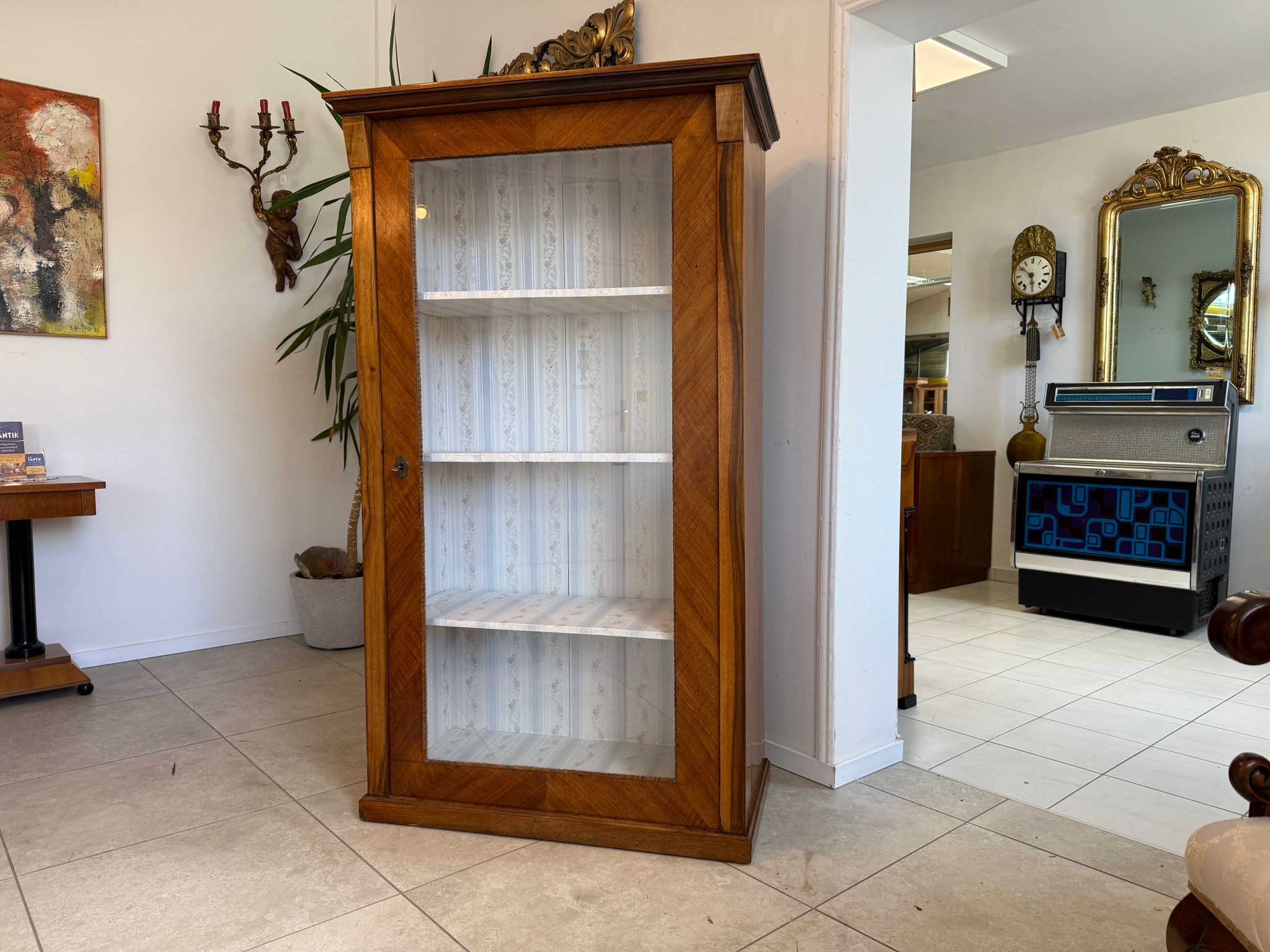 Biedermeier Vitrinenschrank Glasschrank Nussholz Kleiderschrank D2280