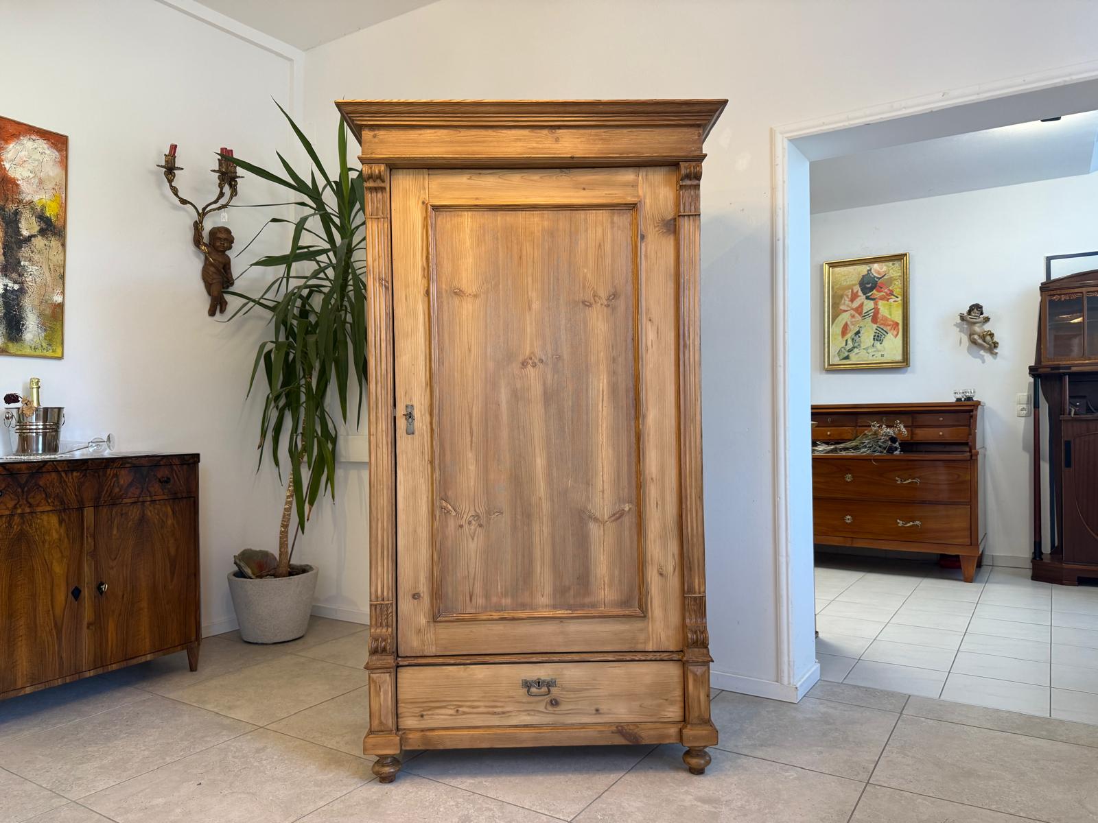 Restaurierter Antiker Bauernschrank Naturholzschrank Gründerzeit G1927