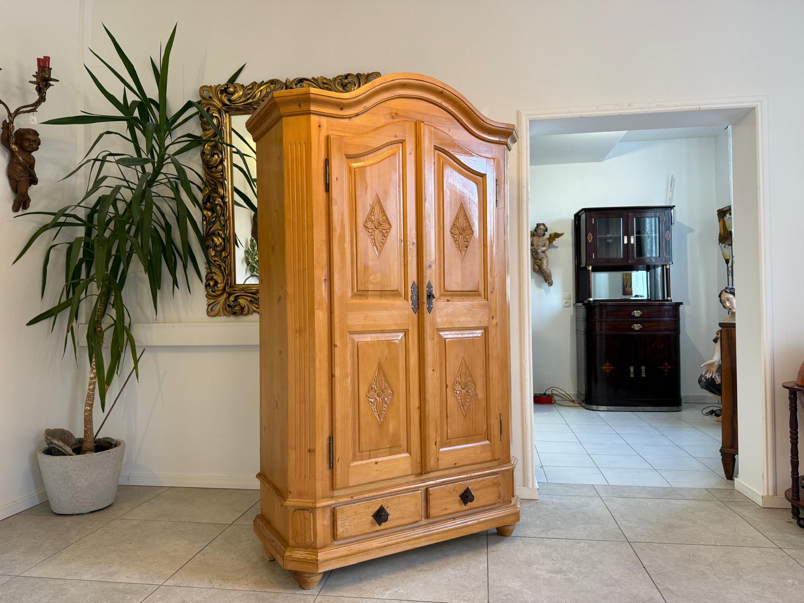 Traum Bauernschrank Landhausschrank Barockstil Kleiderkasten G1042