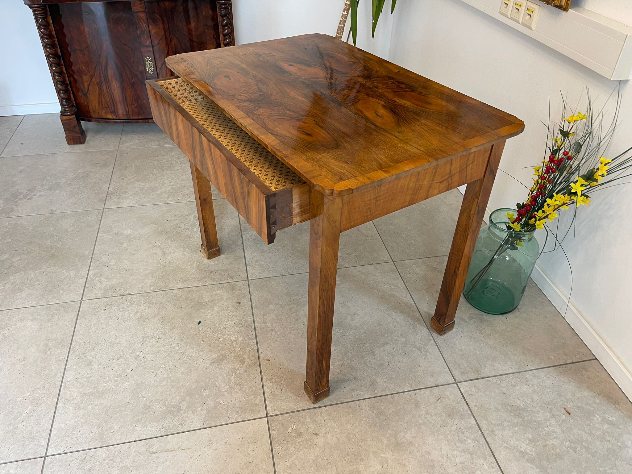 7808aa3f-fac8-4de6-951d-a6f2124b104c Originales Biedermeier Tischerl Stempeltisch A4567-1