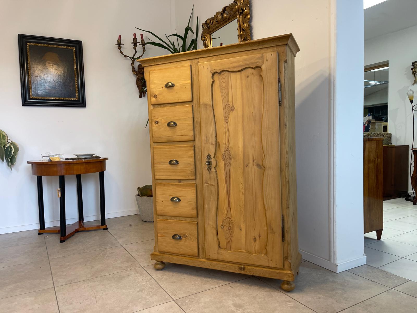 Bäuerlicher uriger Brotschrank Almerschrank Speiskasten Bauernkasten G1247