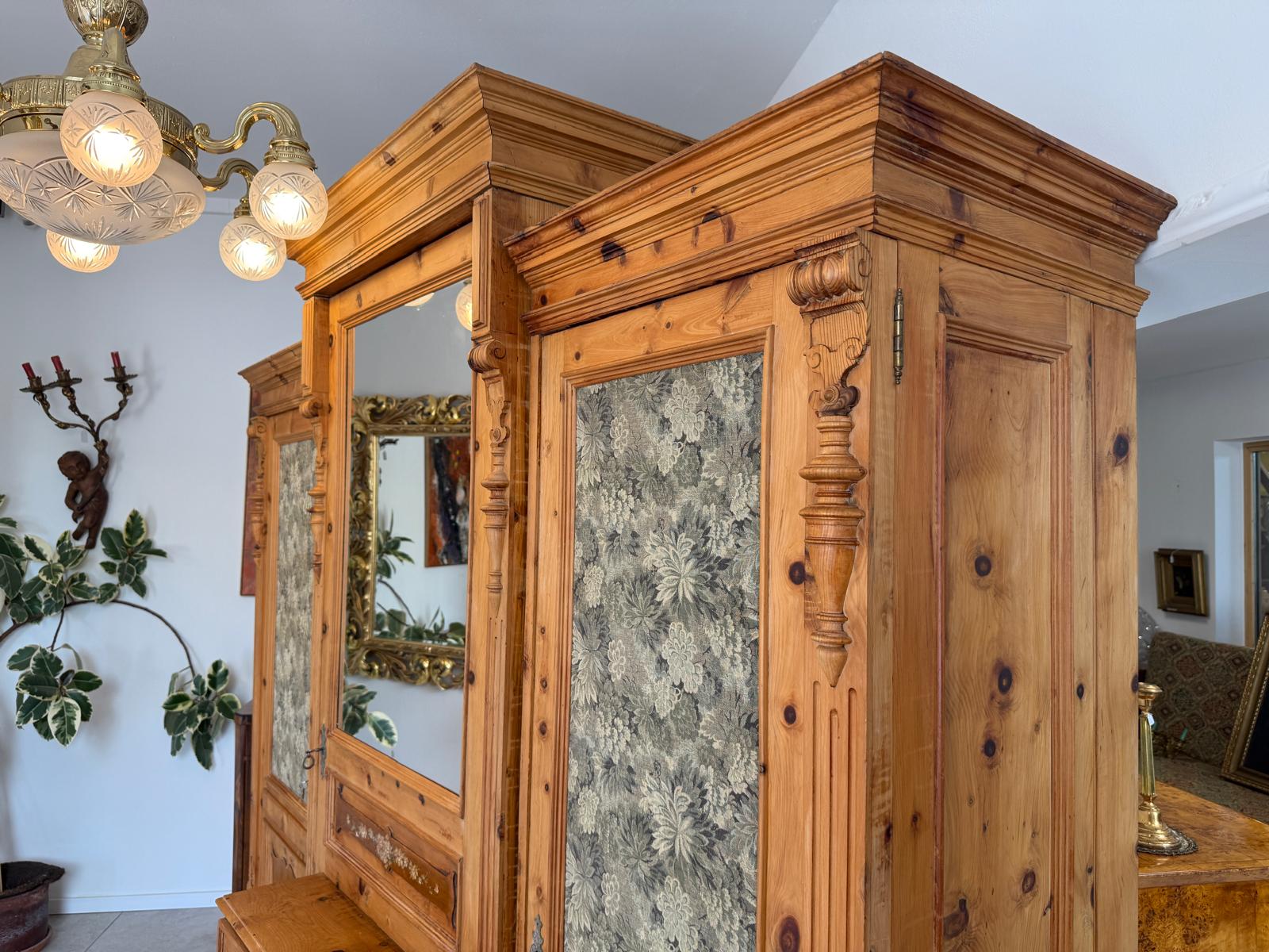 Bäuerlicher Zirbenholz Garderobenschrank Dielenschrank Bauernmöbel  G1957