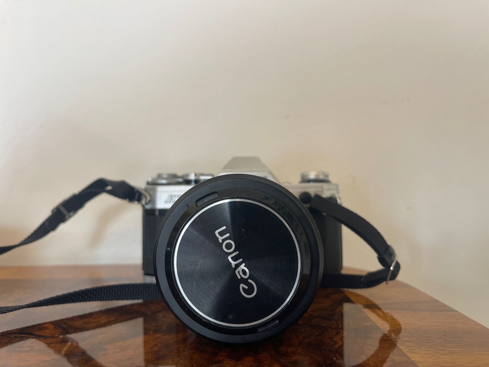 Canon AE1 Spiegelreflexkamera mit automatischer Belichtungssteuerung