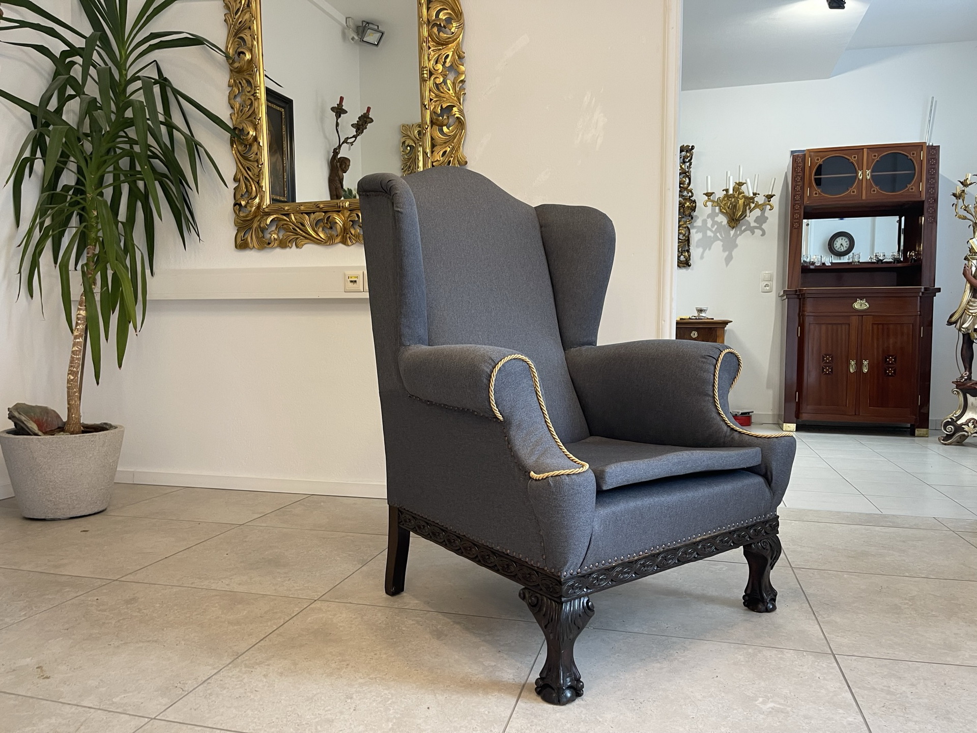 Buecherschrank_24 Restaurierter Historismus Ohrenfauteuil Ohrensessel B1558