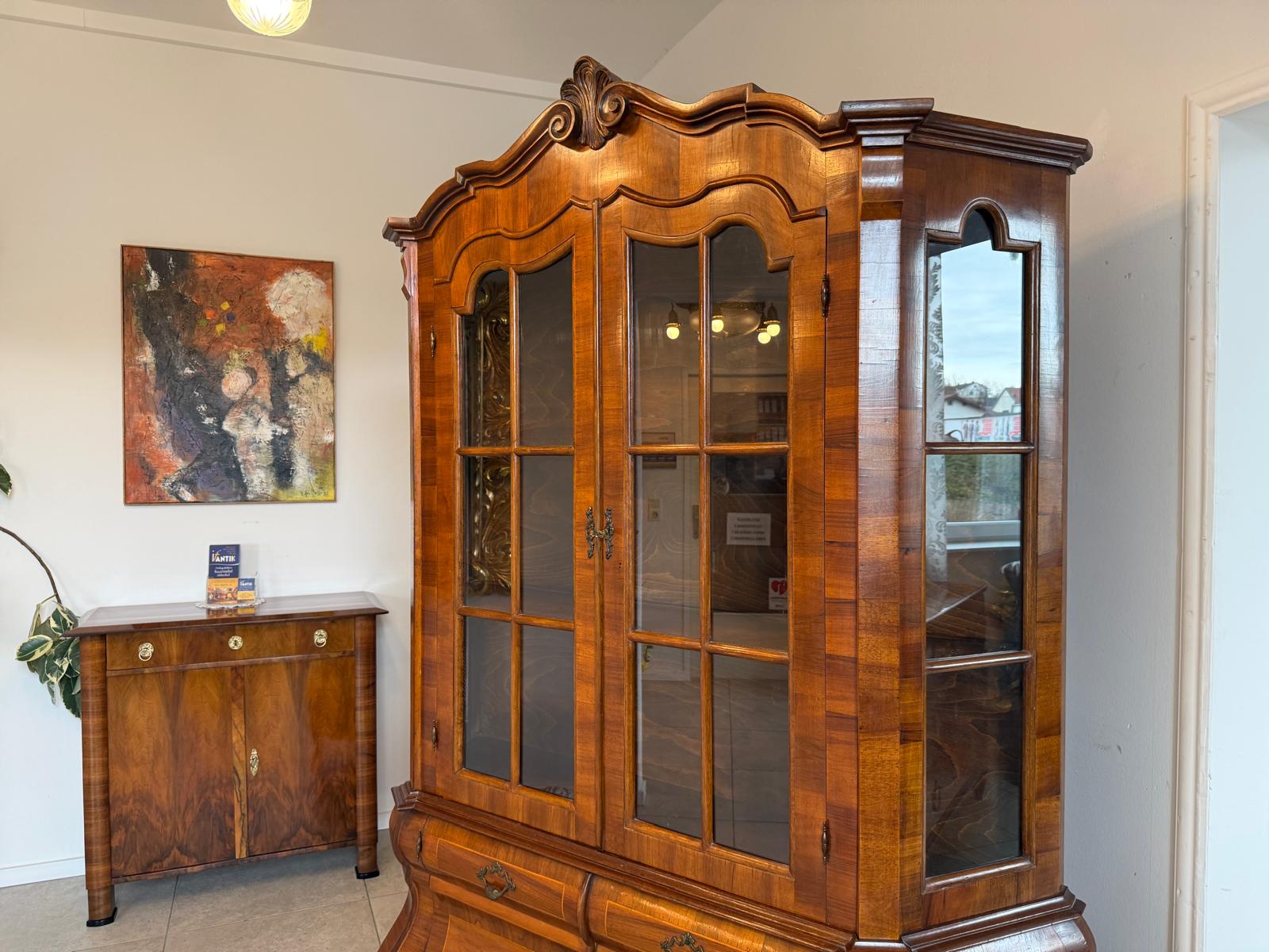 Barockstil Vitrine Intarsiert Nussholz Bücherschrank Stilschrank D2305