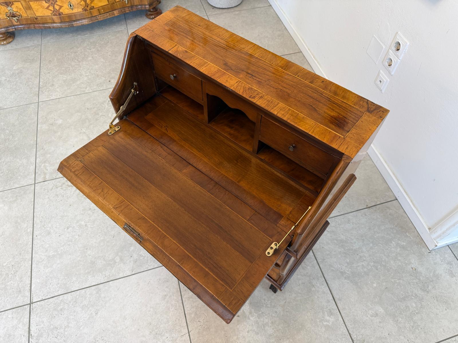 Sekretär Schreibsekretär Barockstil Stilmöbel Italien D2812