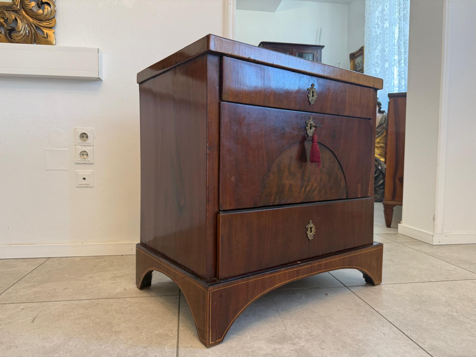 Biedermeier Kommode 3 Ladenkommode Nussholz Antiquität D2760