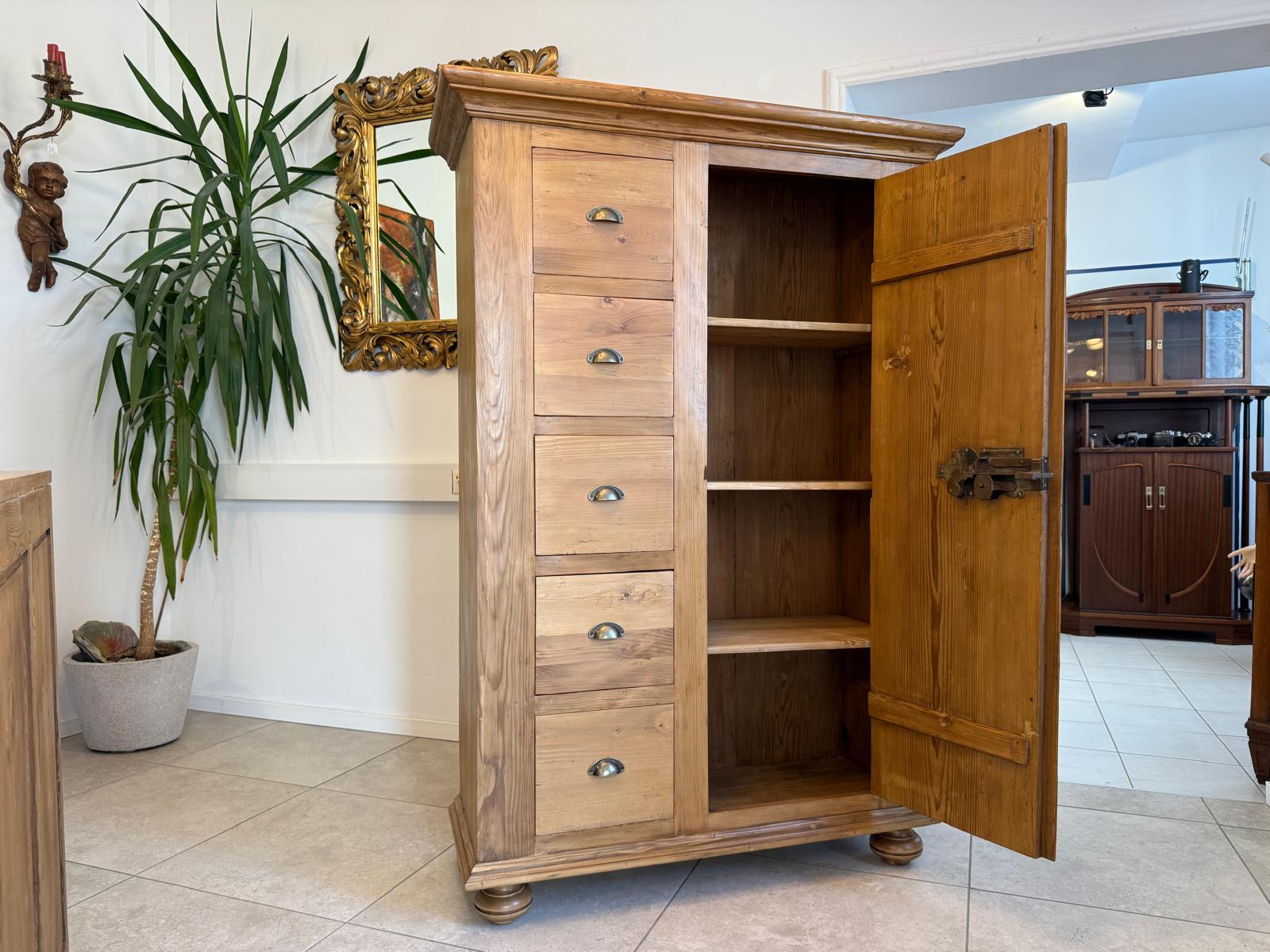 Bäuerlicher uriger Brotschrank Almerschrank Speiskasten Bauernkasten G2009