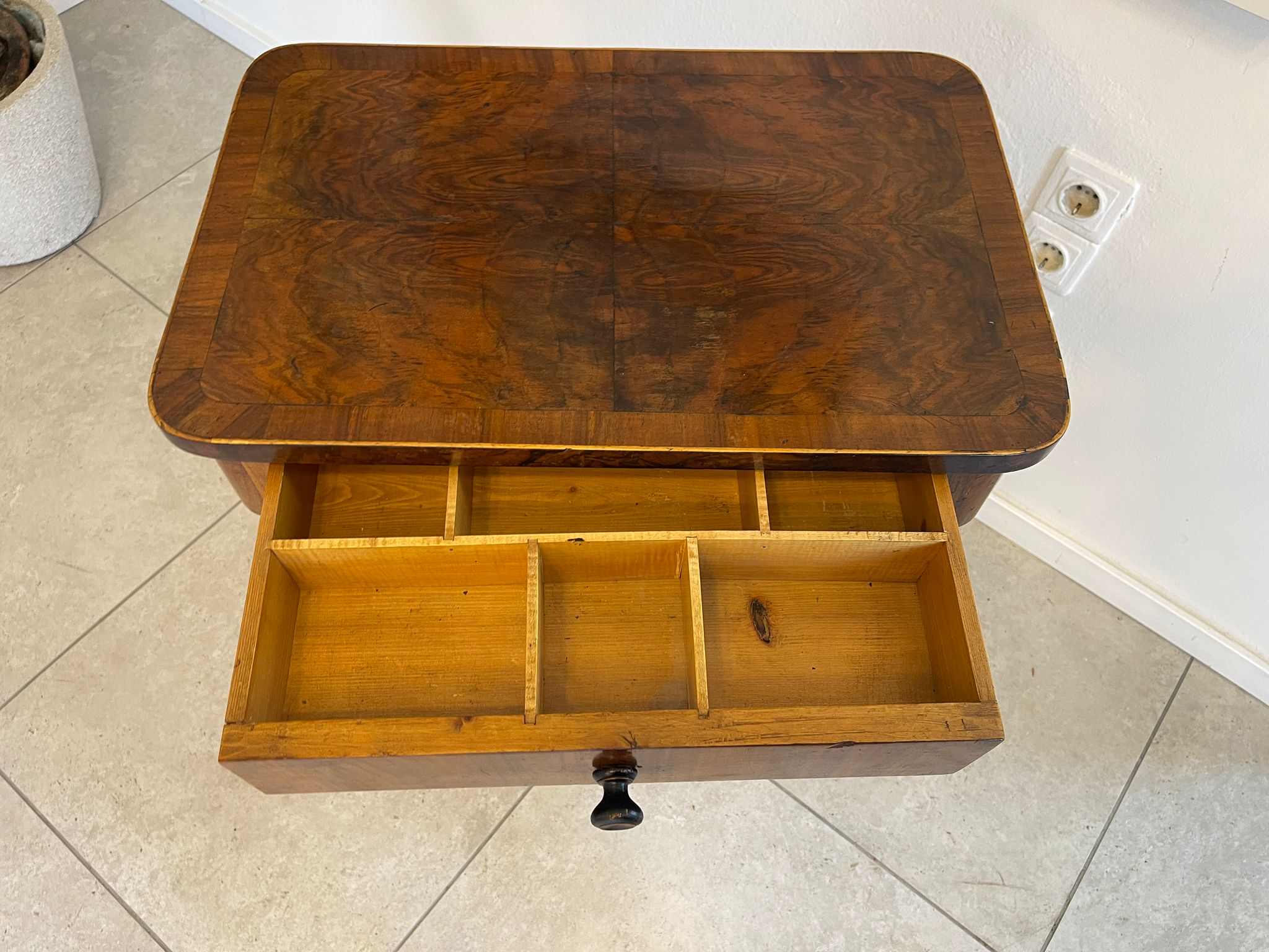 01da1c46-d6f2-47ba-987e-7a9793fe93d8 Originales Biedermeier Tischerl Nähtischerl A4892