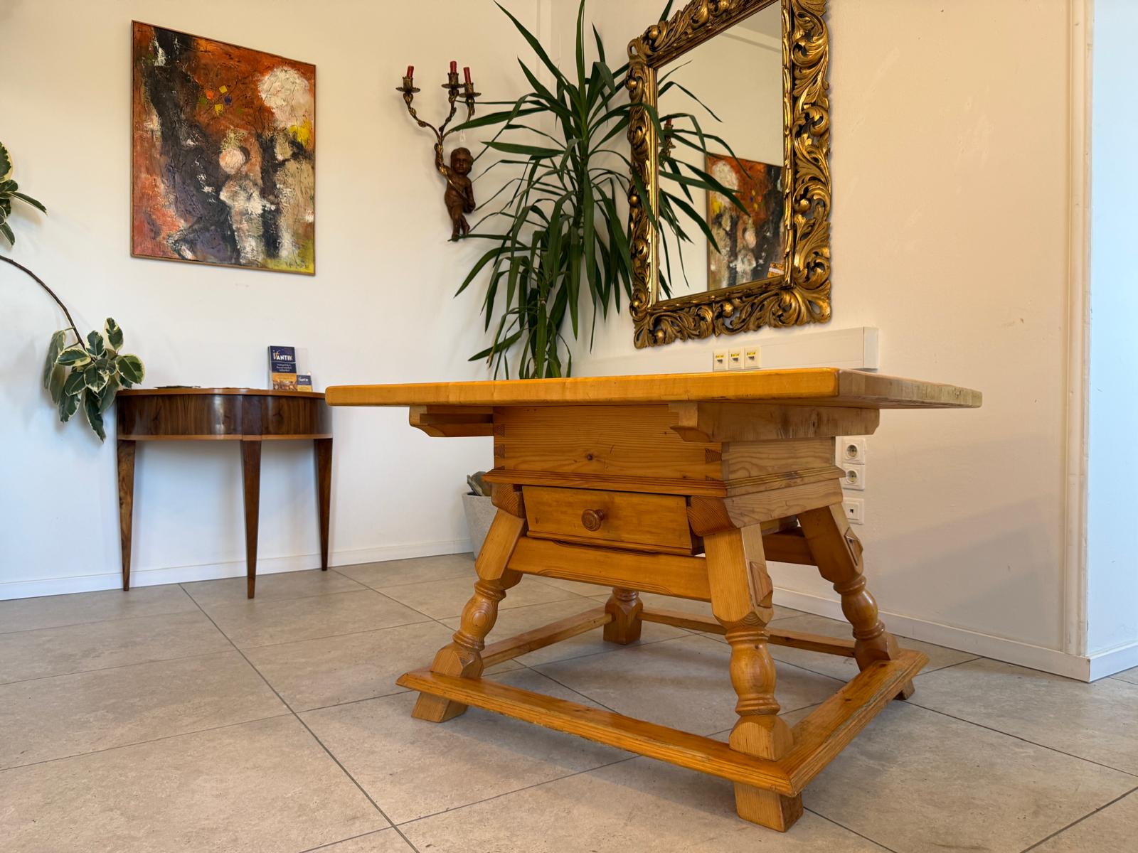 Uriger Jogltisch Bauerntisch Naturholz Kiefer / Buche  Hüttentisch 110 x 110 G2406