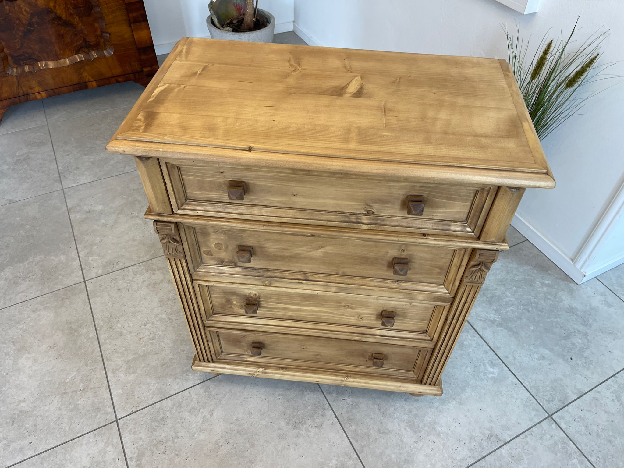 5b8a084b-23d0-4aaf-9231-f8173dcd92dd Bäuerliche 4 Ladenkommode Ladenschrank aus Vollholz im Gründerzeit-Stil G1056