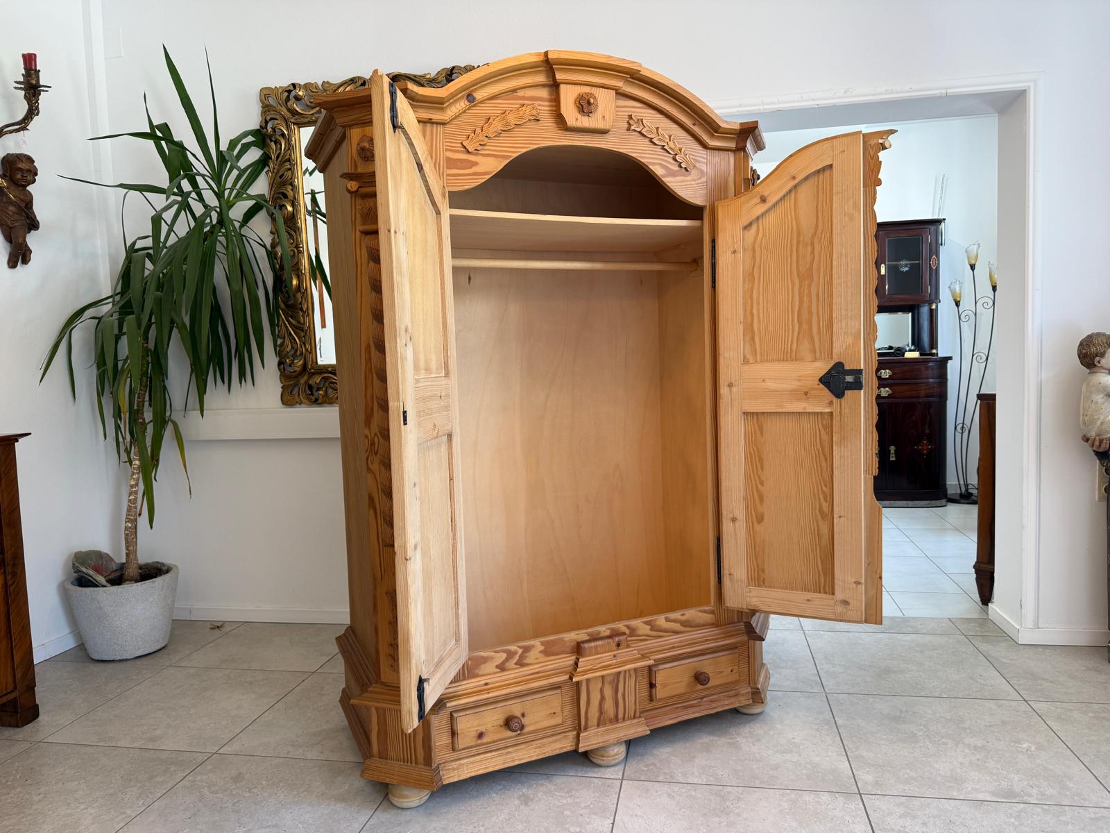 Bauernschrank Landhausschrank Barockstil Kleiderkasten Weichholz Alt & Antik D2514