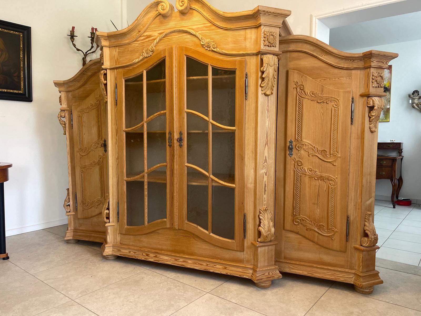 hübscher Bauernschrank Landhausschrank Barockstil Eckschrank G1361