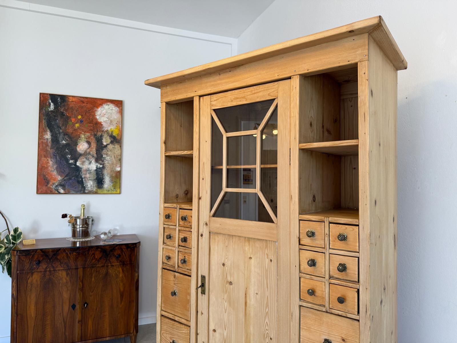 Uriger Speiskasten Ladenschrank Kräuterschrank Fichtenholz Antik G2016