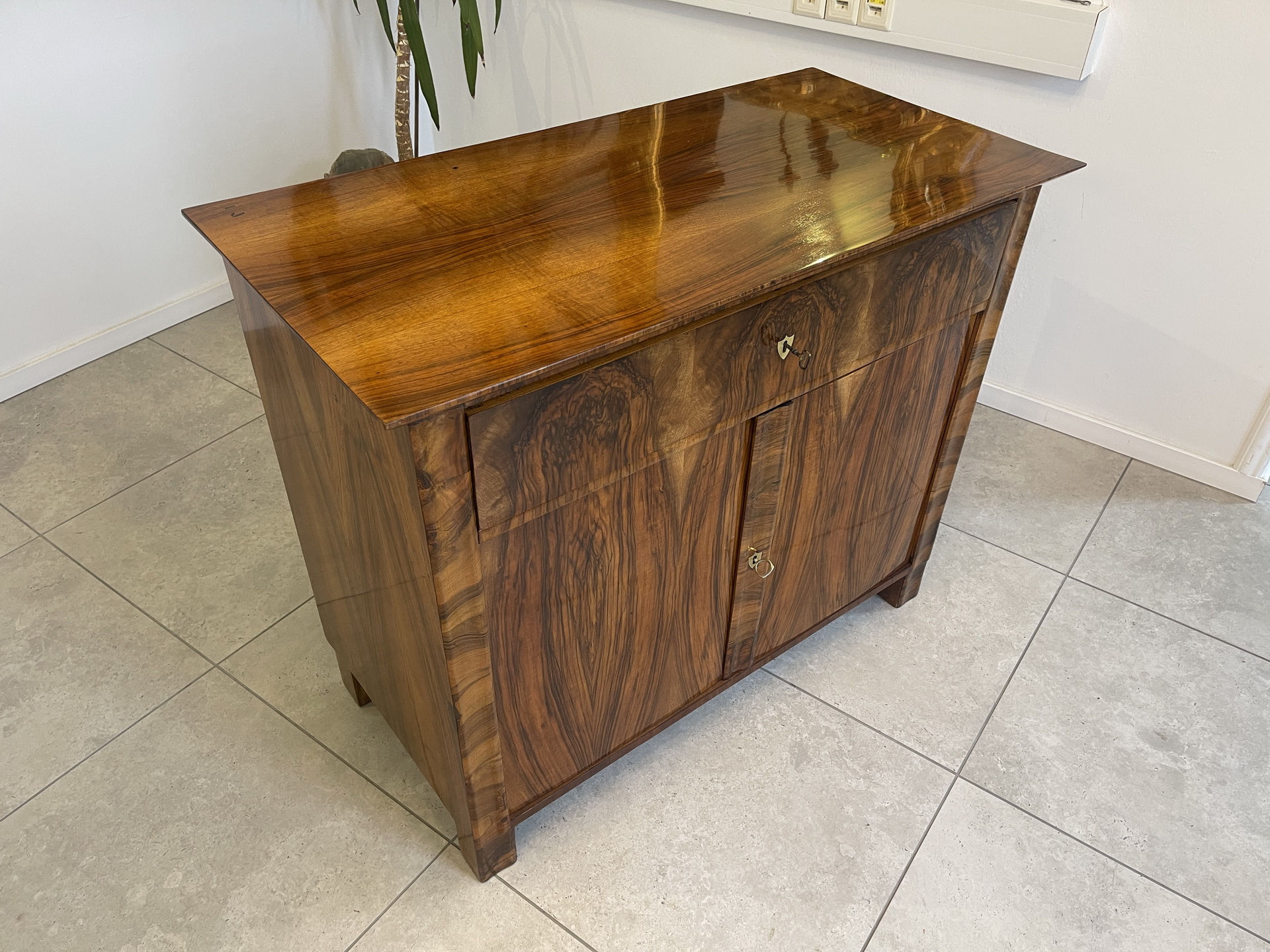 Biedermeier-Barock-284cPnHEIYZkzJC Sale Restaurierte Biedermeier Anrichte Trumeau Nussholz A4019
