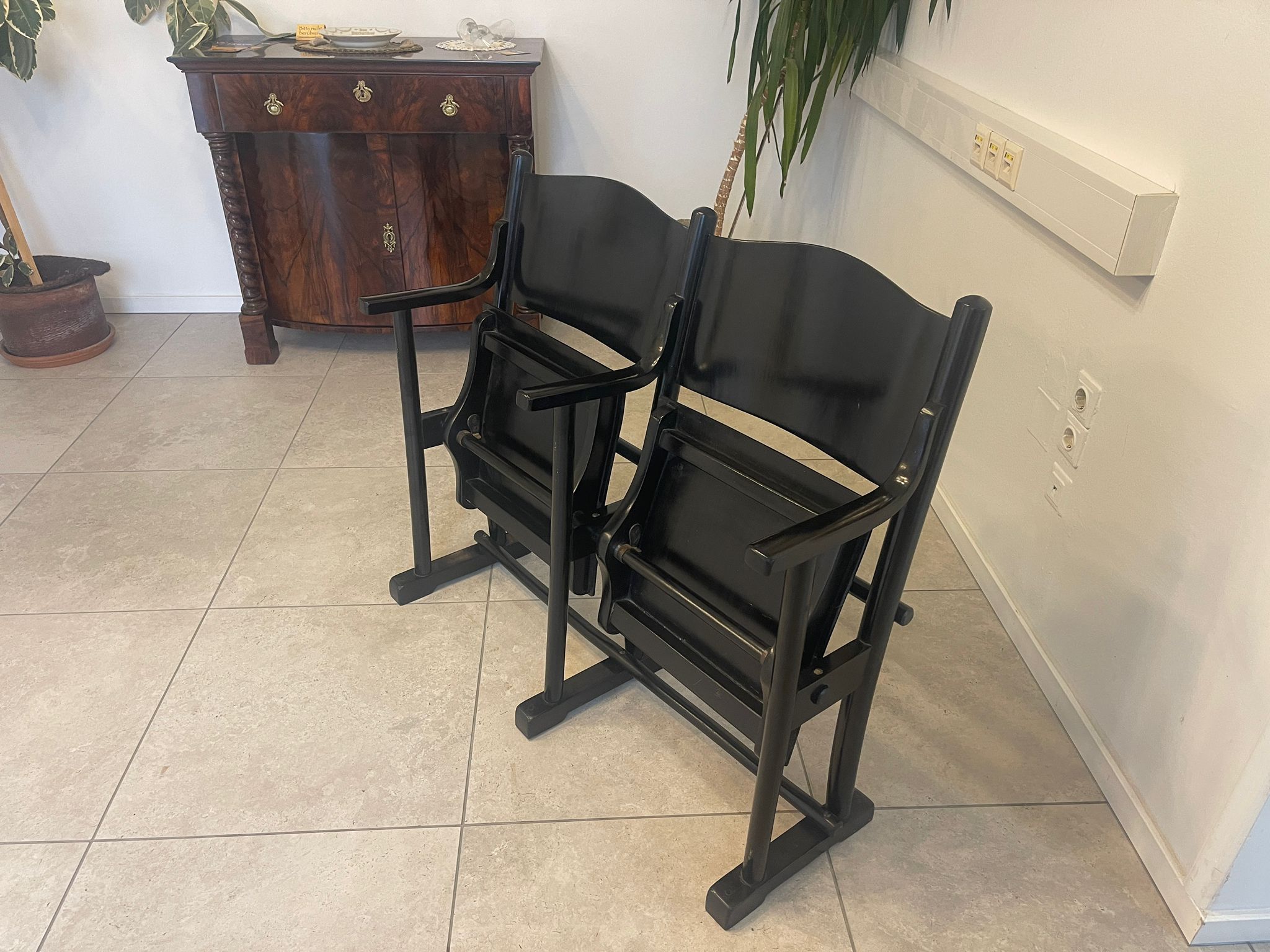 b19c88b0-4a9c-475c-909e-2885cf2db142 Praktische Kinostuhlreihe 2er Kinosessel Klappstuhl Vintage A5000