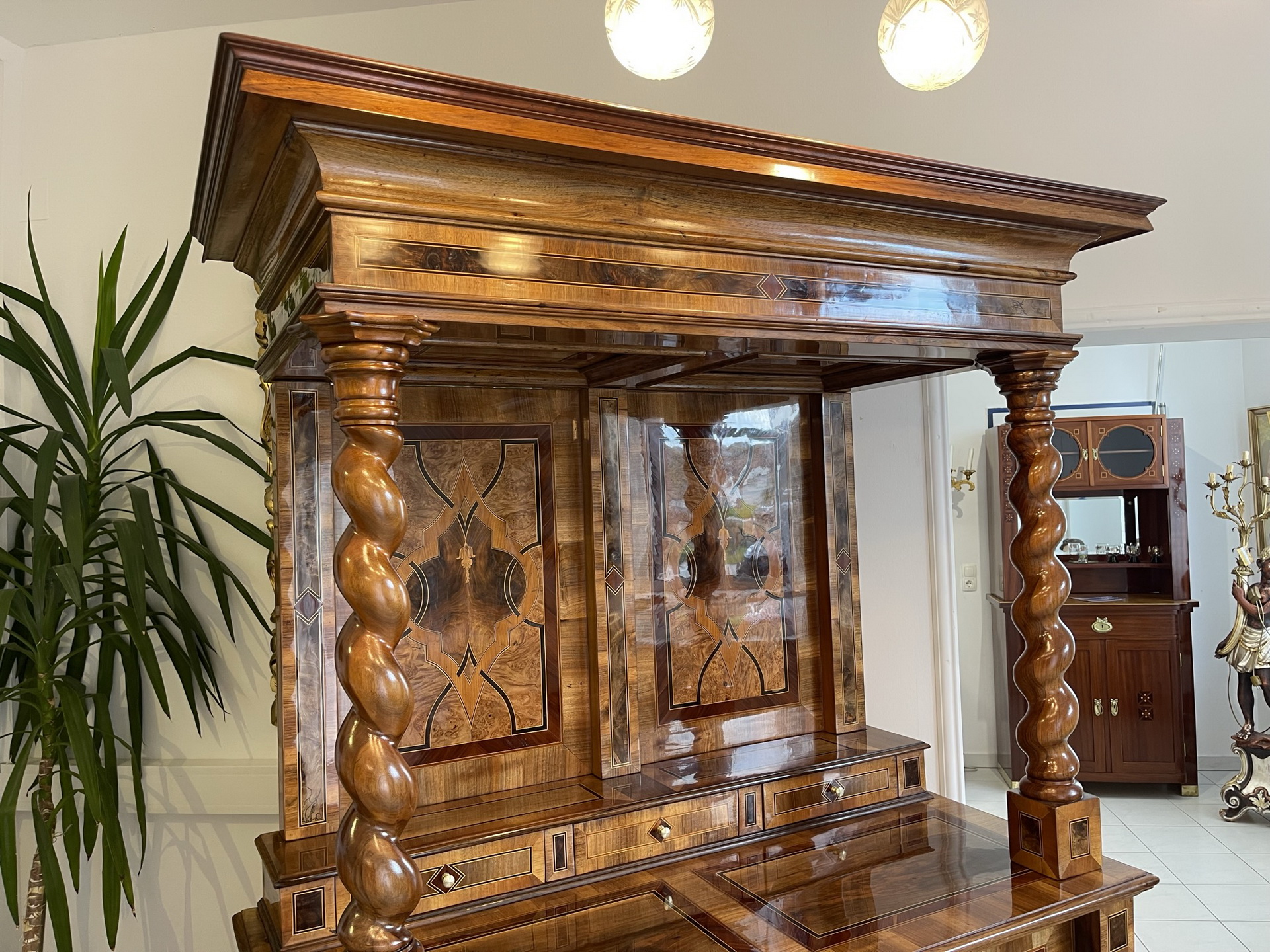 bauernschrank-bauernmoebel_138 Barock Sekretär Tabernakel Antiquität Stollenschrank mit Vollsäulen B1636