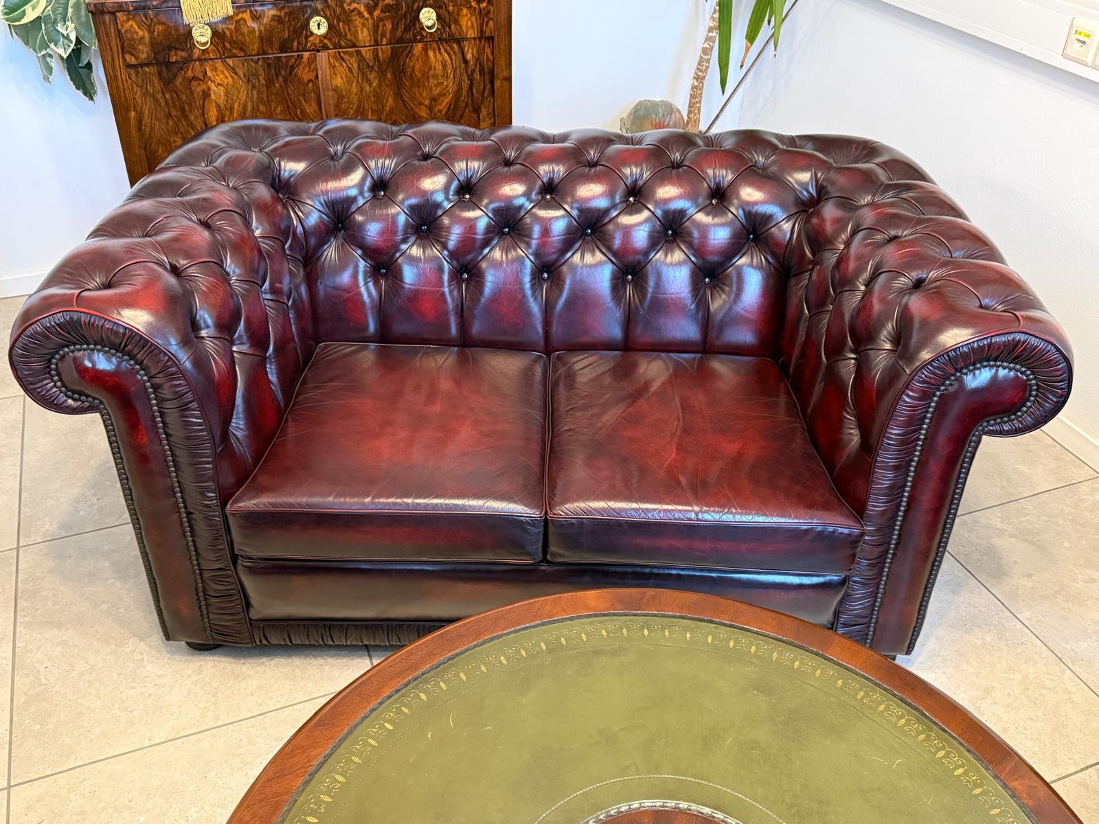 Chesterfield Ensemble 3 teilig Ledersofa Fauteuils Clubmöbel Cultmöbel D1110
