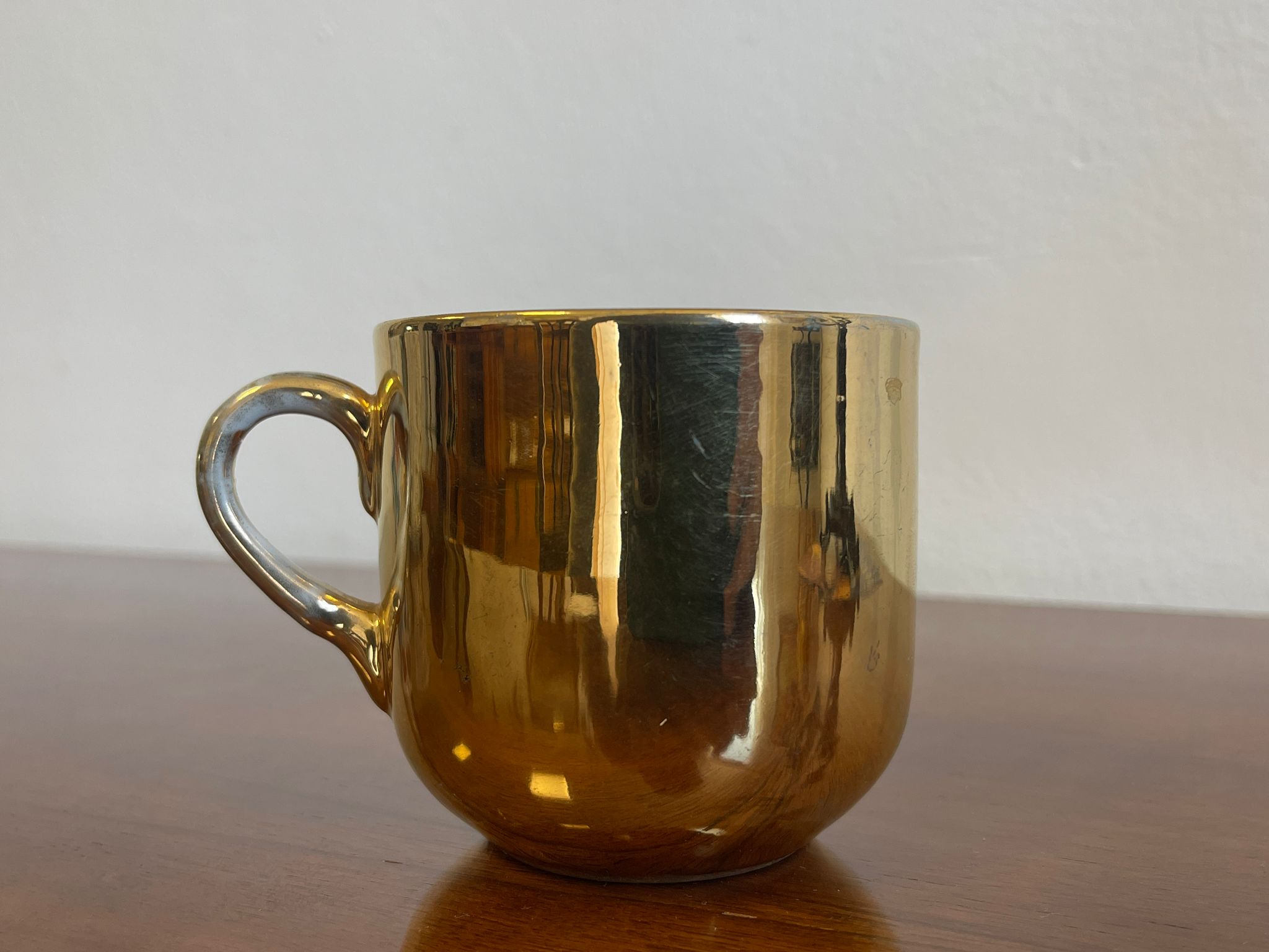 370f5b32-5af1-43ff-8746-ad0eec481e12 Antike Erinnerung Rosenhäferl Rosentasse bemalt  A4916