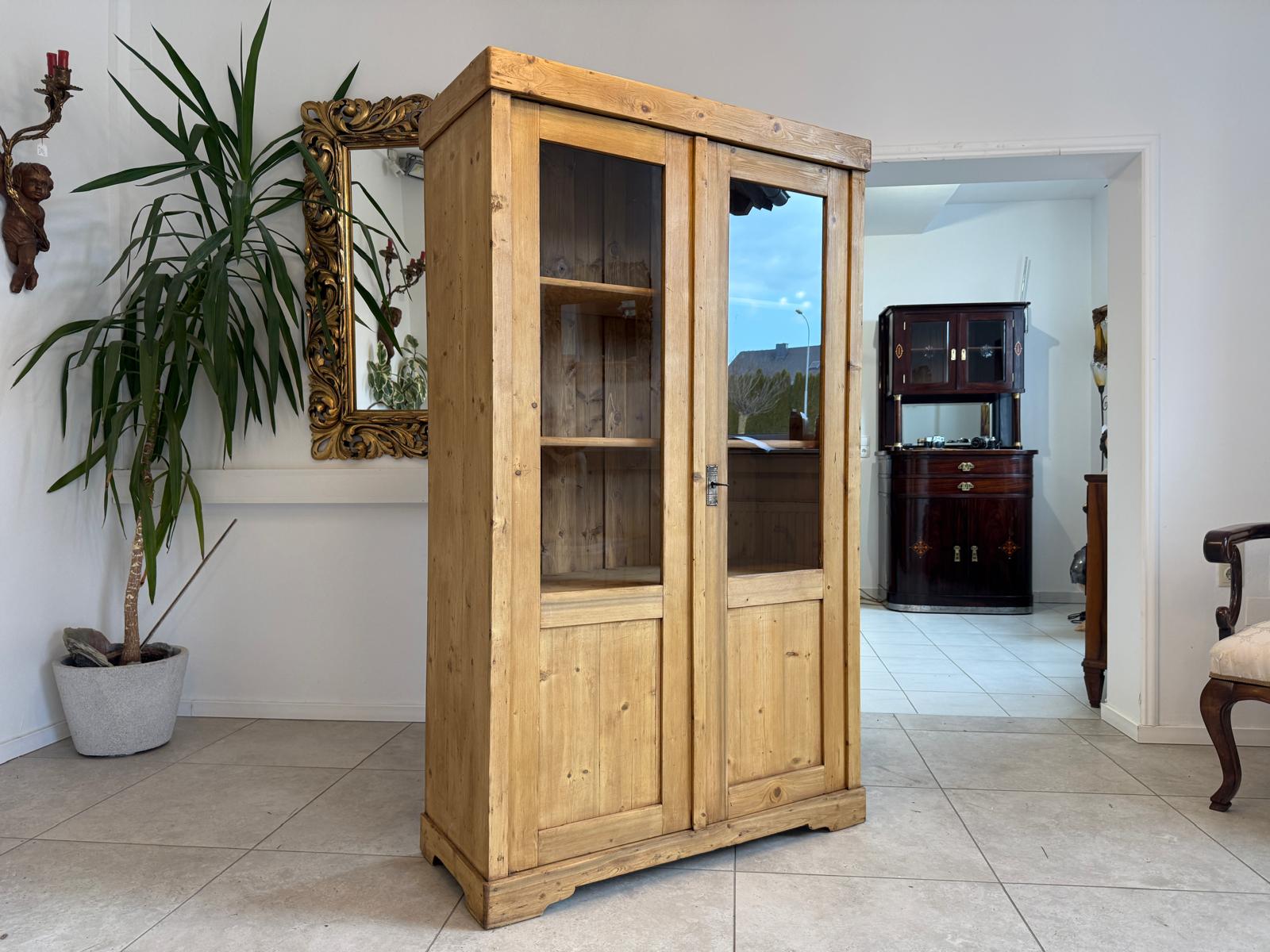 Antike Weichholz Bauernvitrine Vitrine Naturholz Glasvitrine Alte Bauernmöbel D2283