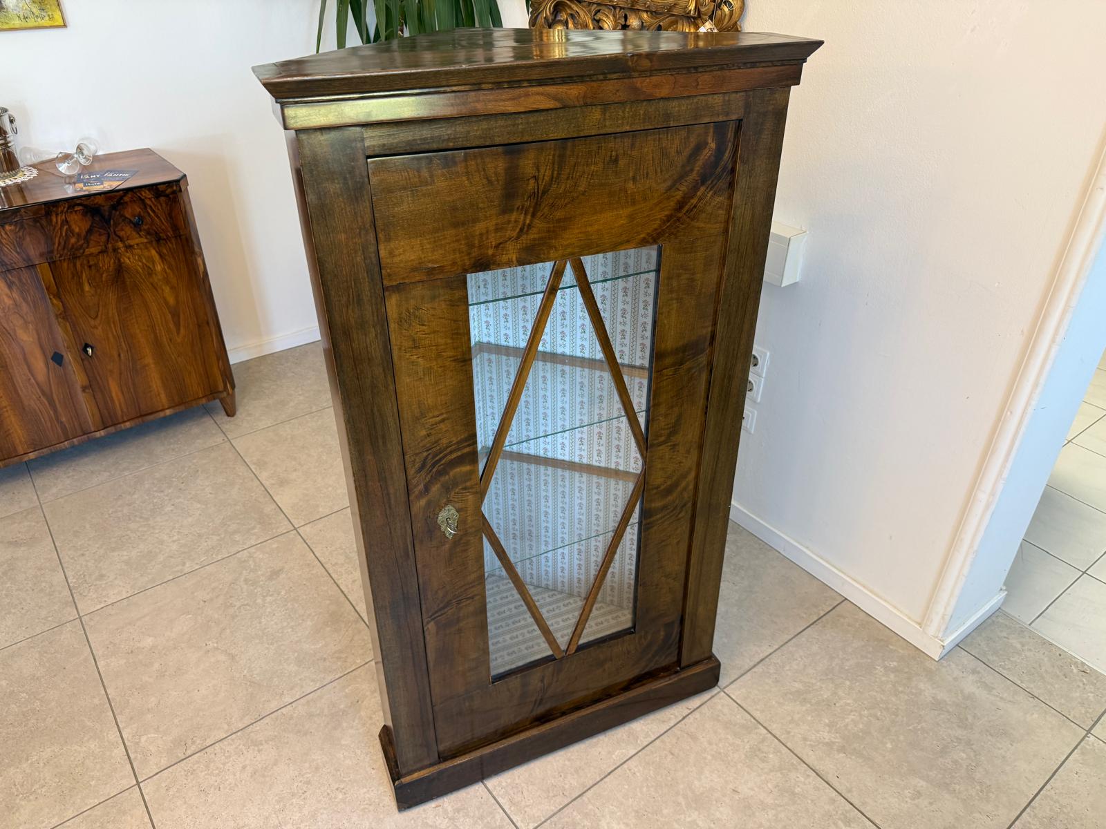 Originale Biedermeier Eckvitrine Bücherschrank Nussholz G1992