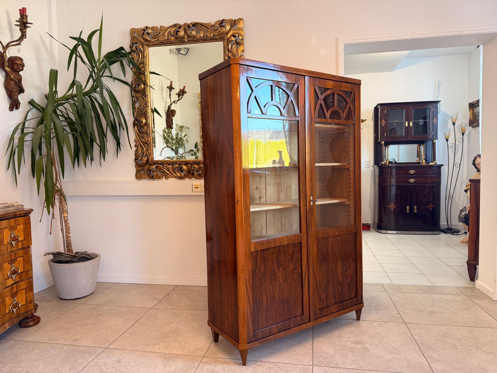 Biedermeier Vitrine Bibliothekschrank Nussholz Restauriert Antiquität D2766