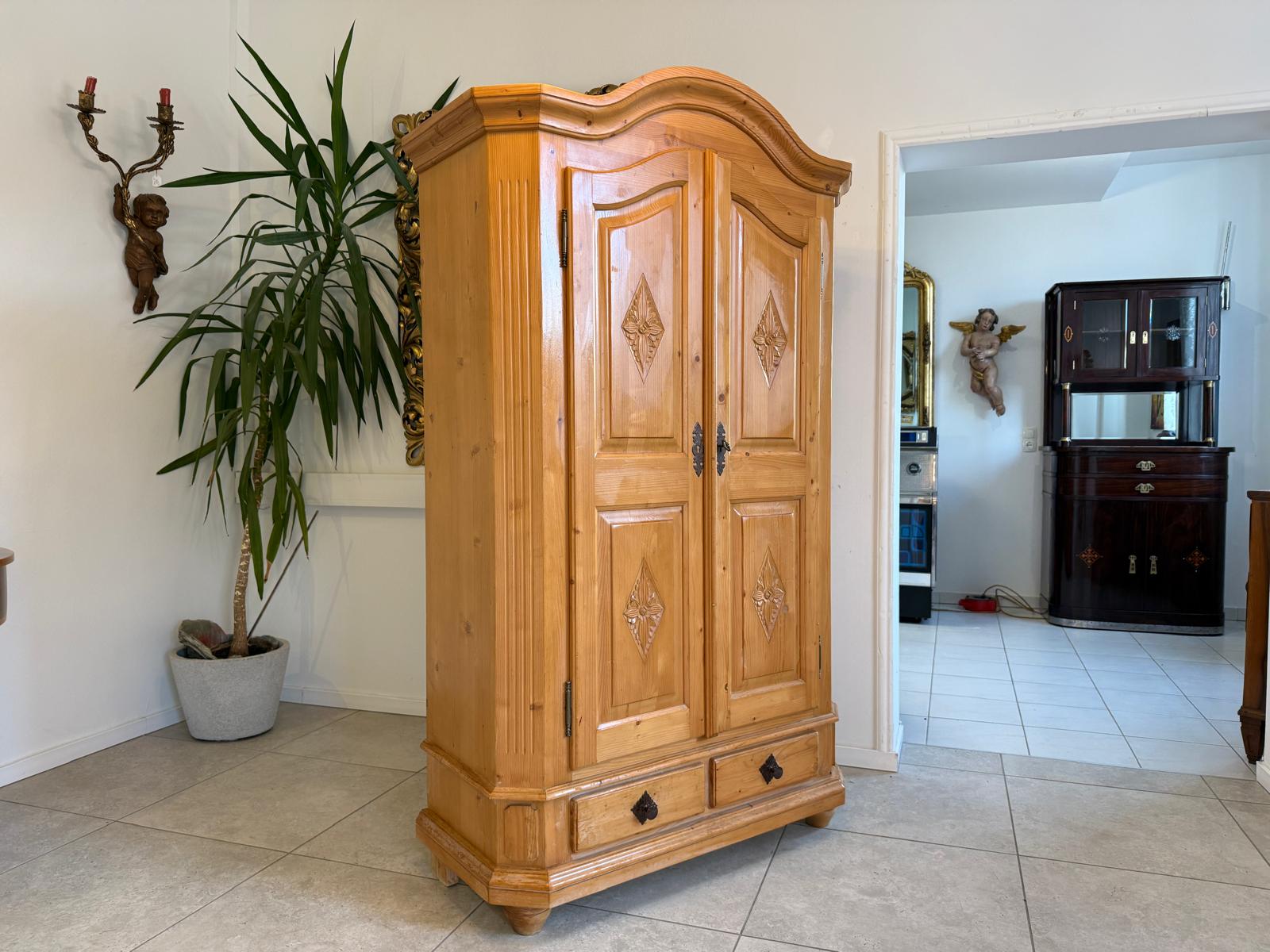 Traum Bauernschrank Landhausschrank Barockstil Kleiderkasten G1042