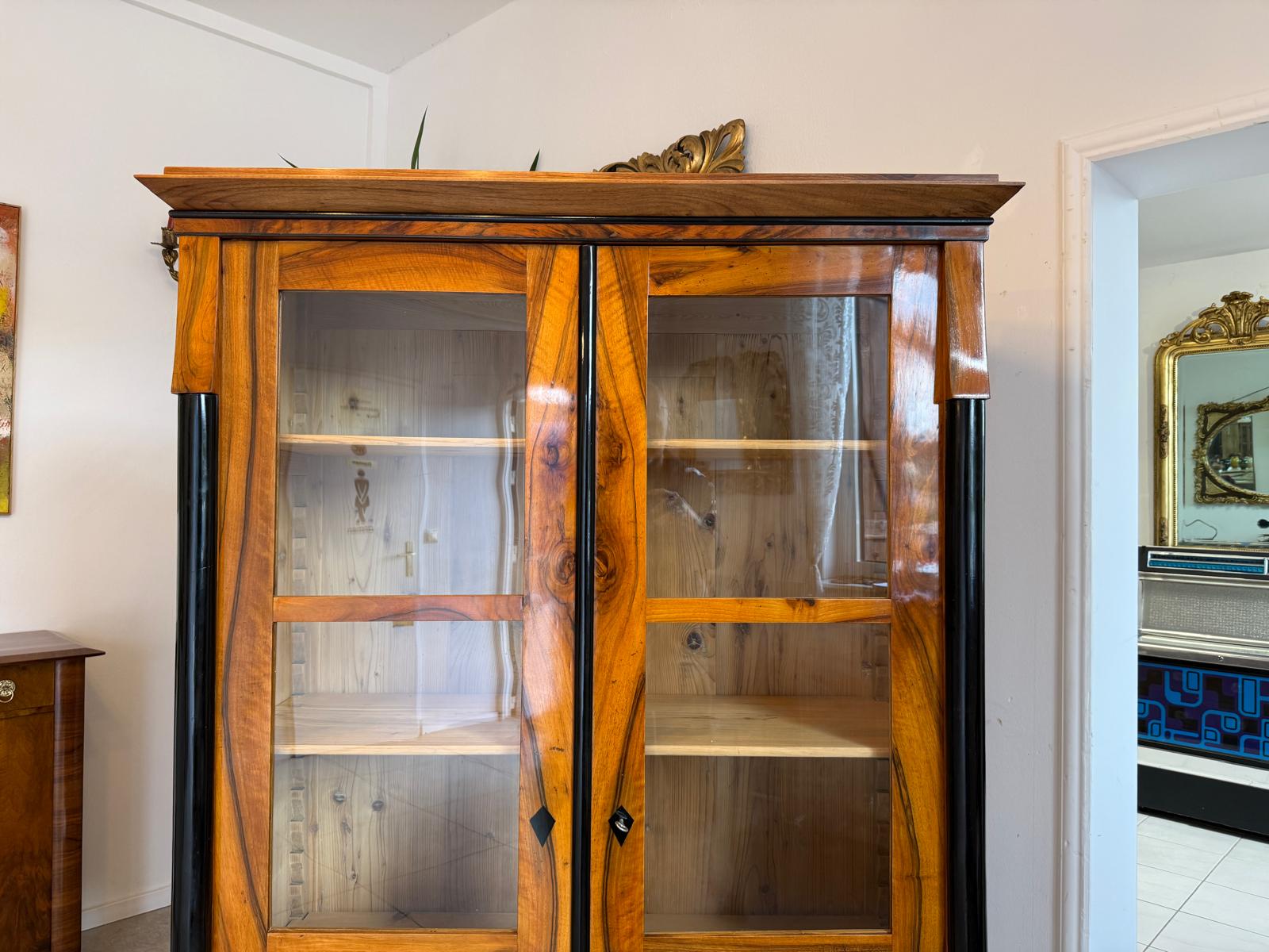 Biedermeier Vitrine Bücherschrank Restauriert Nussbaum Antiquität SALE D2293