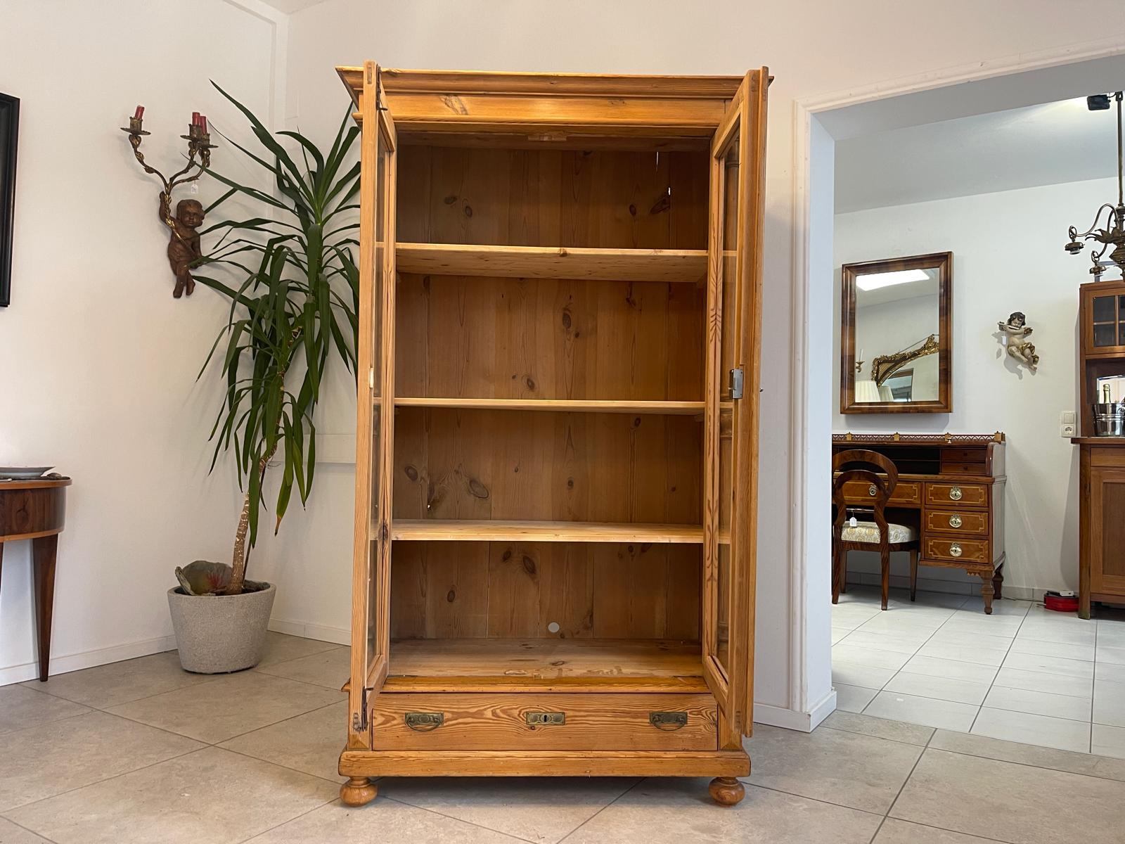 Bäuerliche Vitrine Bauernvitrine Bauernschrank Naturholz Bücherschrank Bauernmöbel G1155