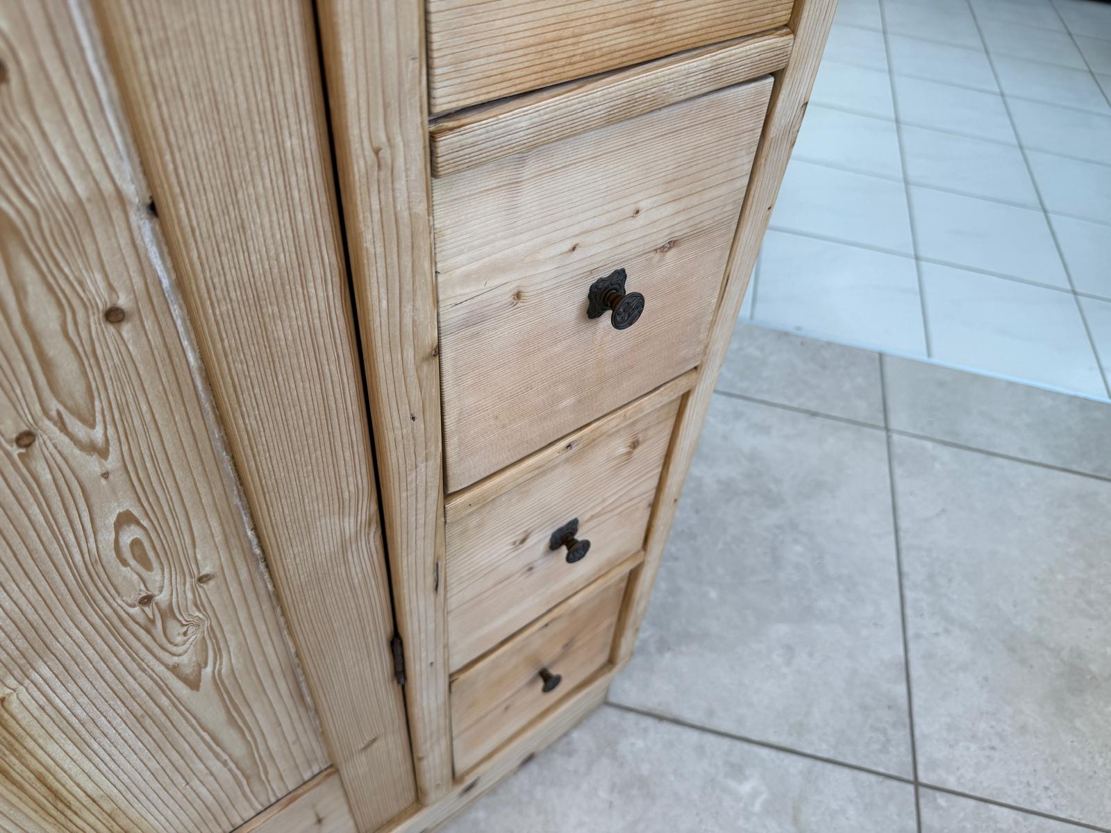 Uriger Speiskasten Ladenschrank Kräuterschrank Fichtenholz Antik G2016