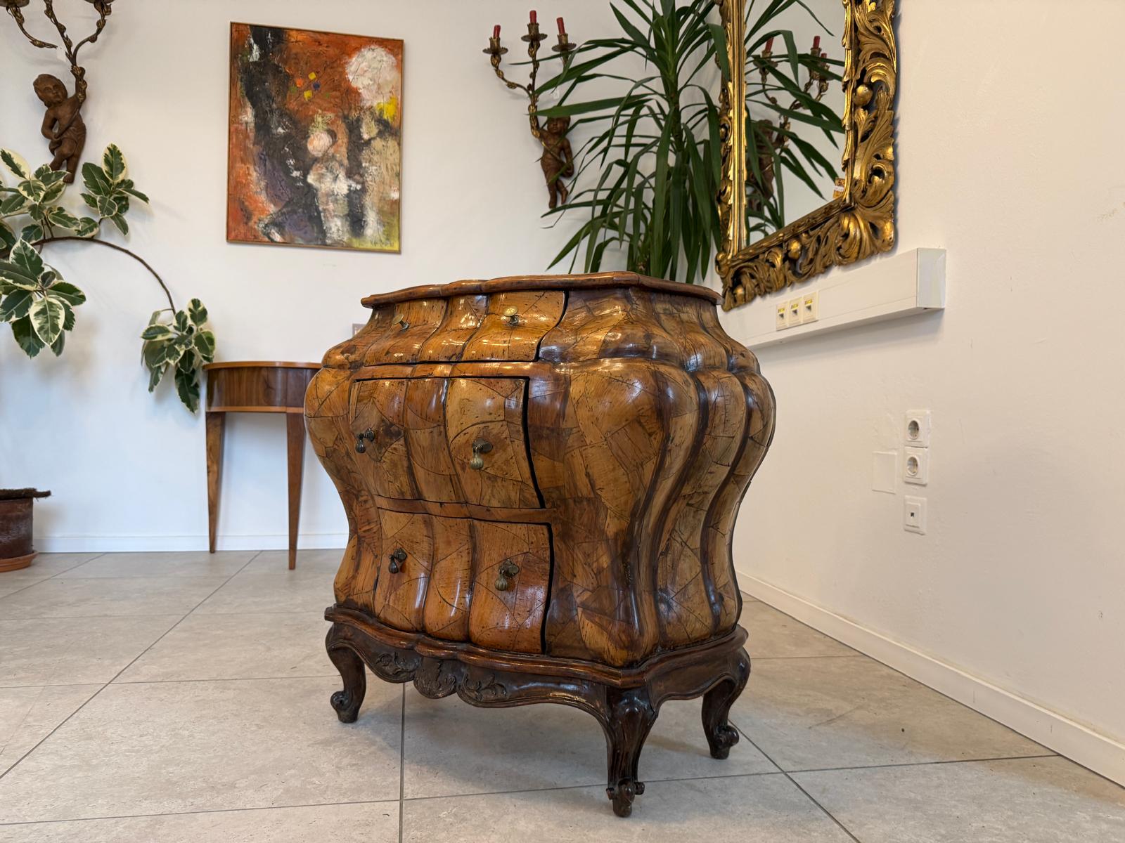 Prächtige geschweifte Barockstil Kommode Authentikum D1035