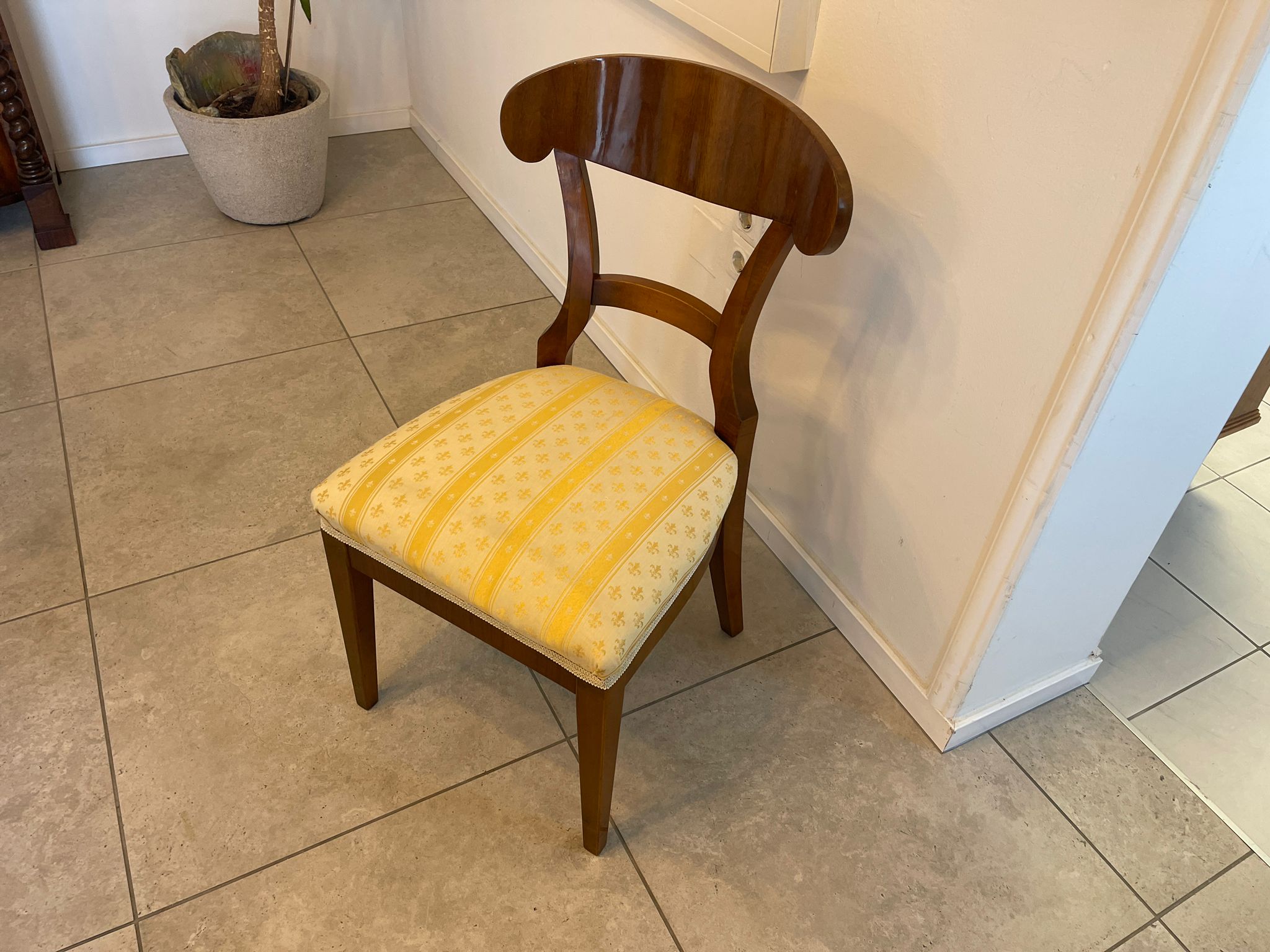 5e3ae87c-f8de-47a5-9c05-7ea02b83497e Biedermeier Sessel Nussholz Schaufelsessel Original A5043