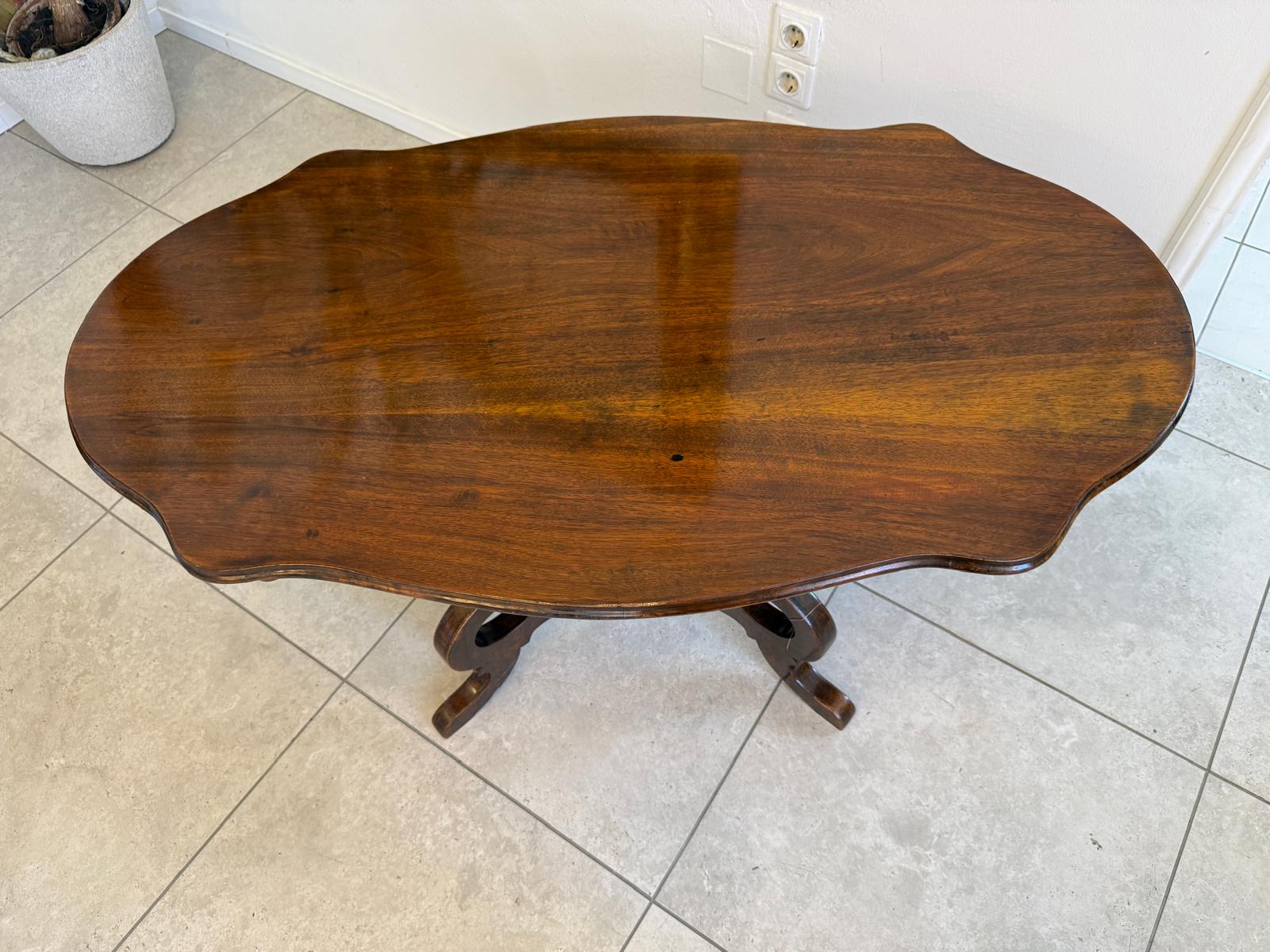 Spätbiedermeier Wohnzimmertisch Tisch Beistelltisch Nussholz D2336