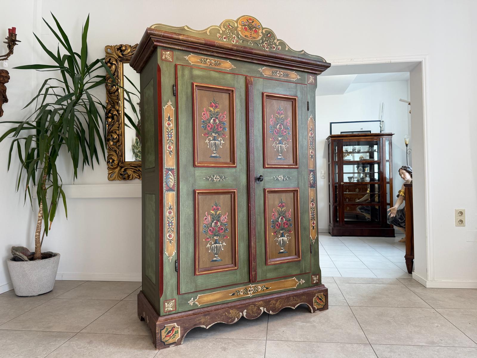 Originaler Voglauer Schrank Bauernschrank Anno 1800 Altgrün G2169