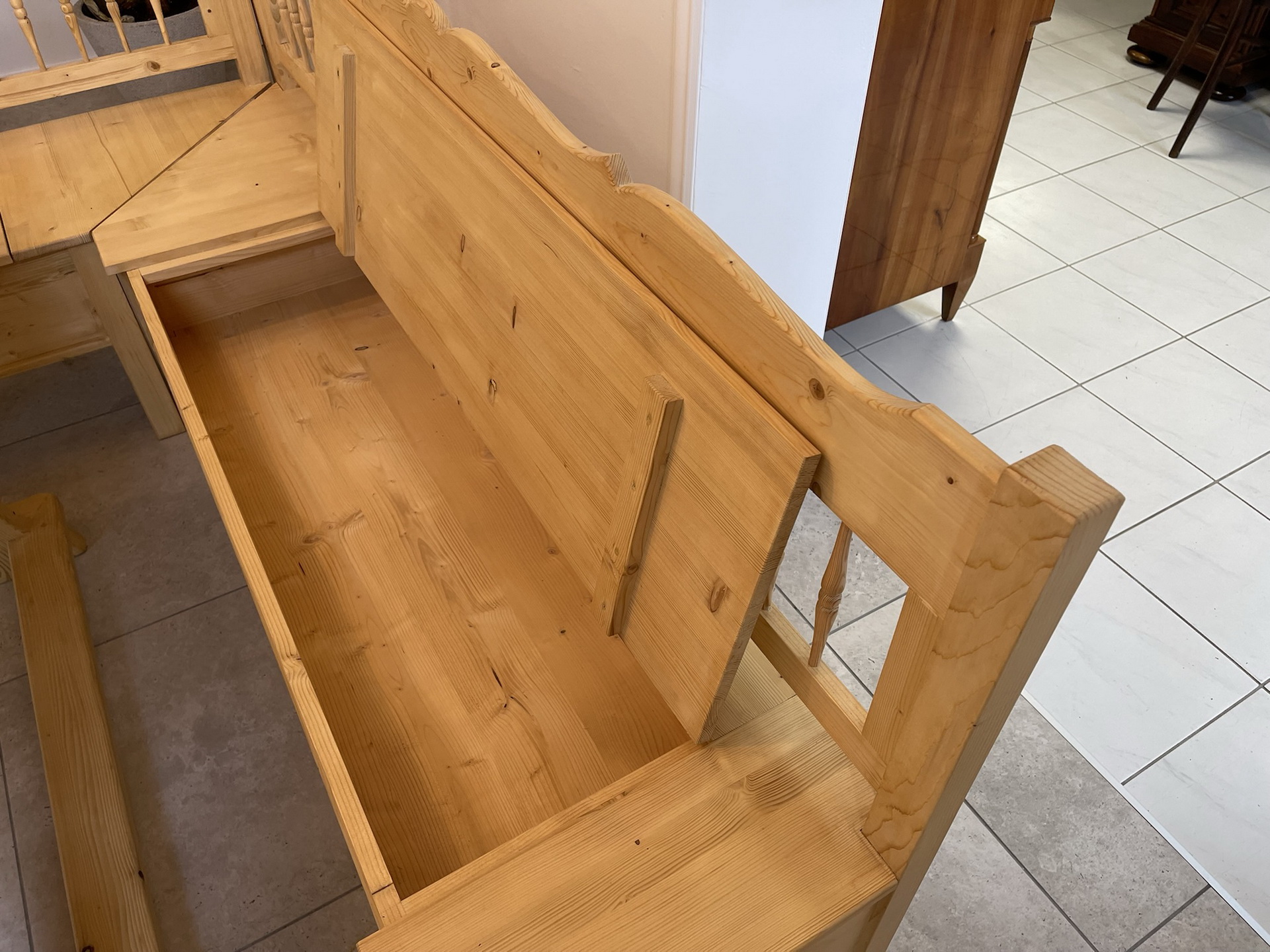 kleiderschrank-leiderkasten-biedermeier_62 Bauernstube Eckbankgruppe Bauernstube A3544 - Massiv, Landhausstil, Truhenfunktion