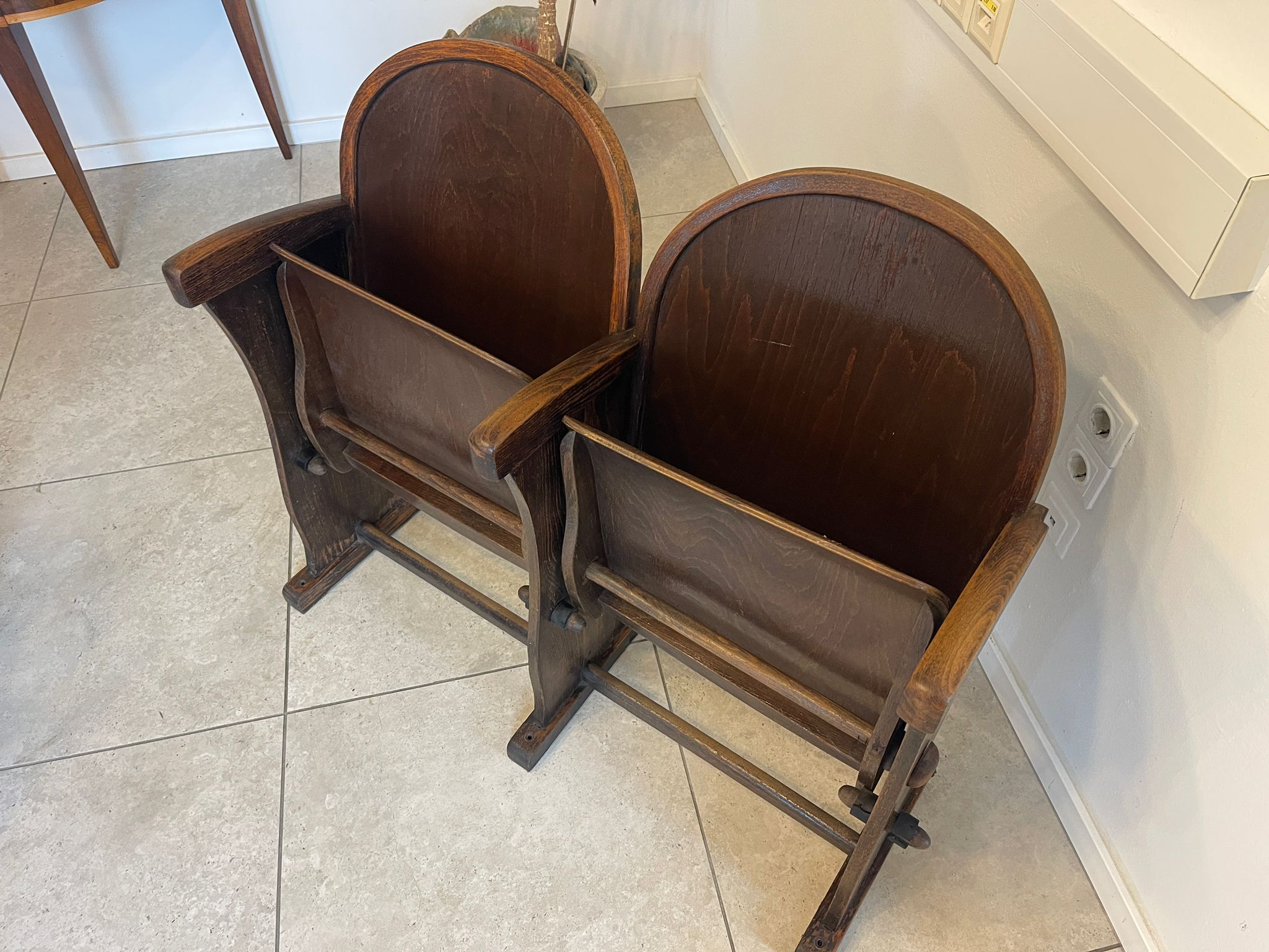 b40fd6b7-76ec-4f8f-83fc-16b365f13986 Praktische Kinostuhlreihe Kinosessel 2er Reihe Klappstuhl Braun A5070