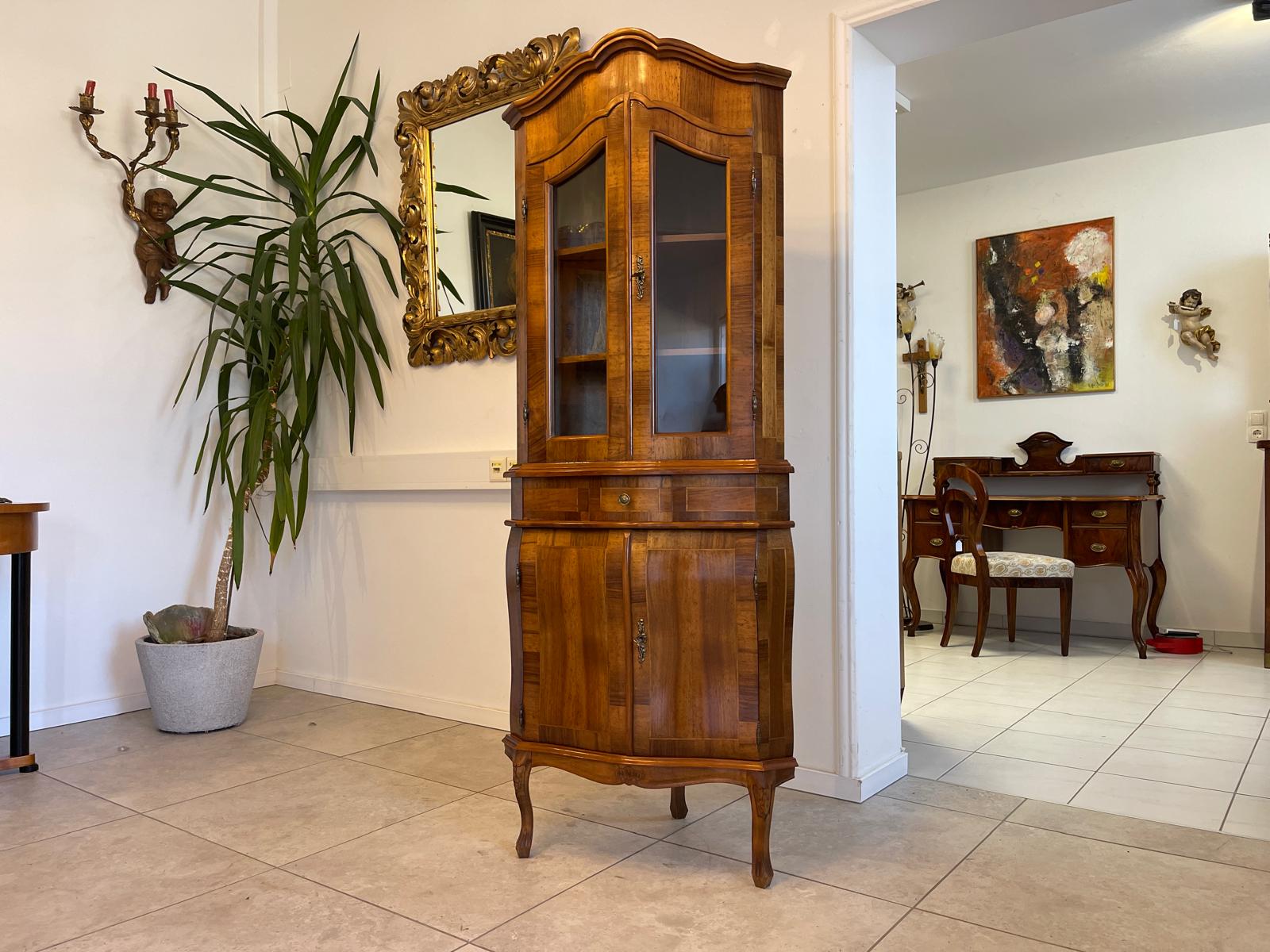 Traum Vitrine im Barockstil Eckvitrine Eckschrank G1262