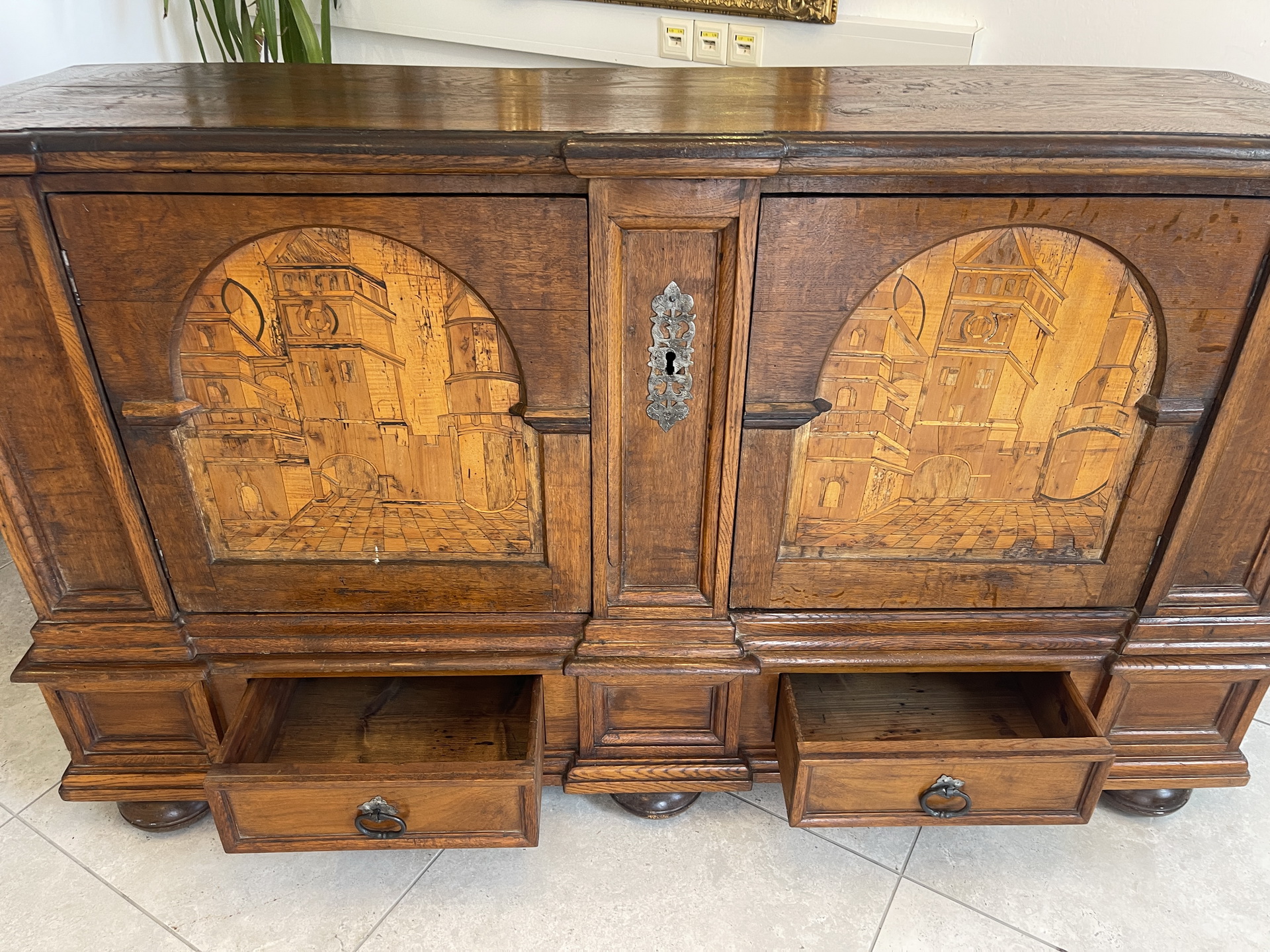 Chesterfield-26 Antike Biedermeier Bauerntruhe aus Naturholz im Originalzustand A4549