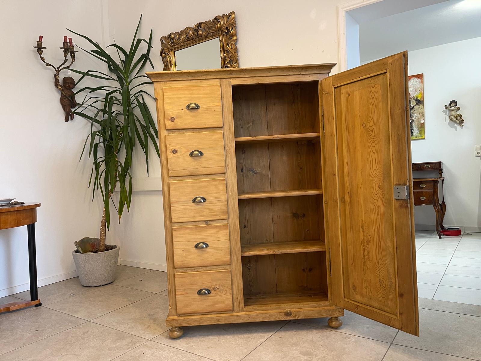 Bäuerlicher uriger Brotschrank Almerschrank Speiskasten Bauernkasten G1247