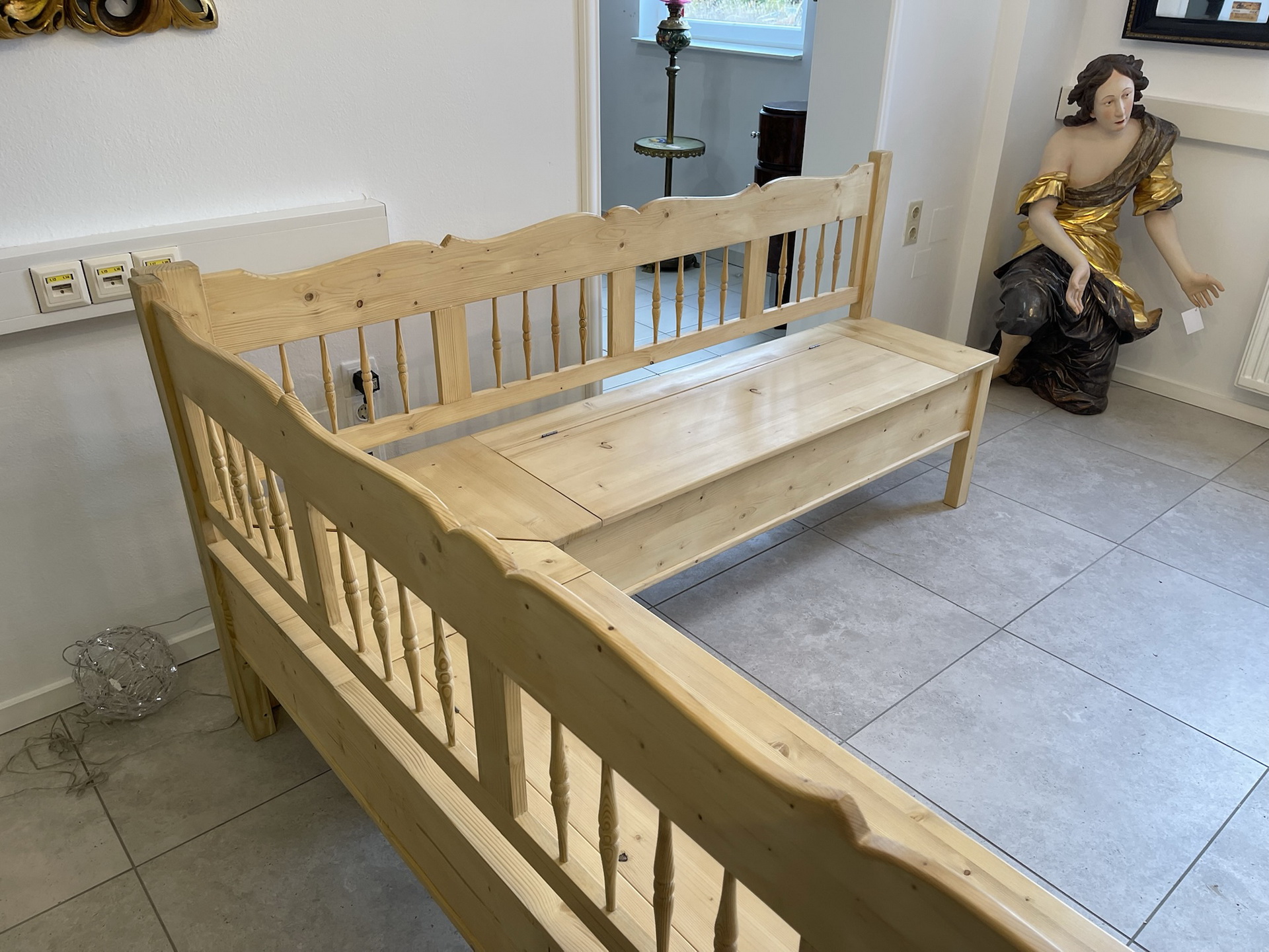 kleiderschrank-leiderkasten-biedermeier_73 Bauernstube Eckbankgruppe Bauernstube A3544 - Massiv, Landhausstil, Truhenfunktion