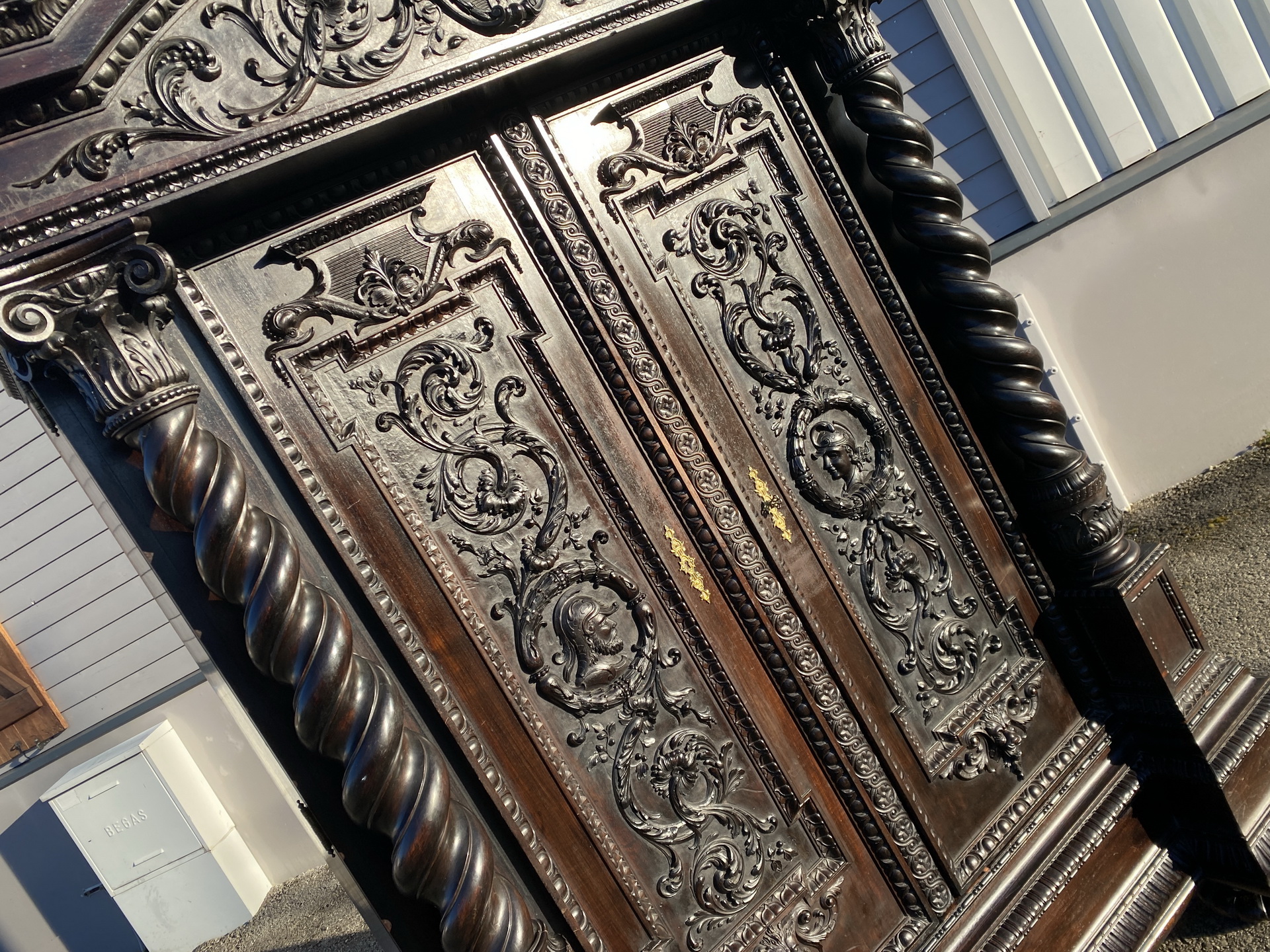 Monumentaler Renaissance Hallenschrank Prachtschrank B2064