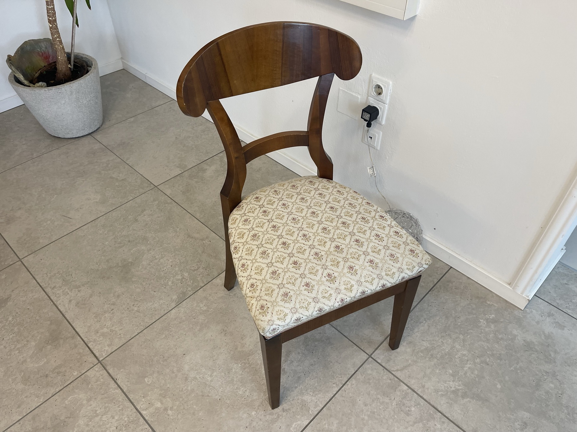 Bauernschrank_02 Biedermeier Sessel Nussholz Schaufelsessel B1495-1