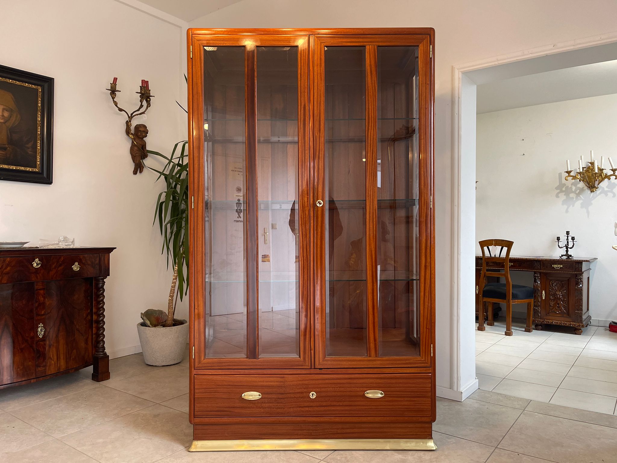 93310b77-0ea6-480e-9e70-a6c613f9d07a Restaurierter Jugendstil Glasschrank Bücherschrank Vitrinenschrank A4930