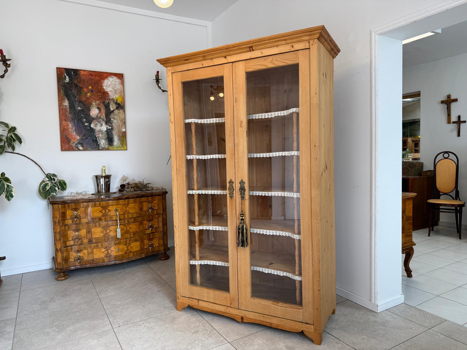 Bäuerliche Vitrine Bauernvitrine Bücherschrank antik Bauernschrank D2731