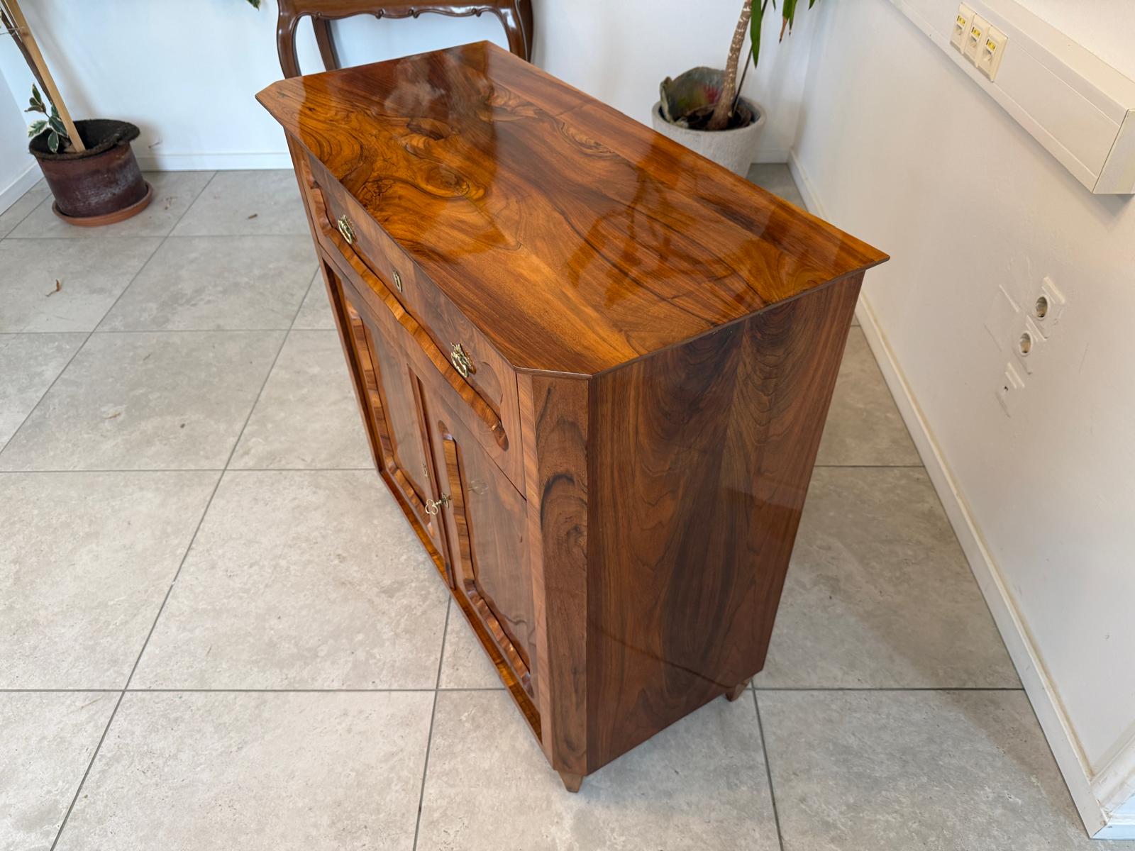 Sale Restaurierte Biedermeier Anrichte Trumeau Nussholz G1830